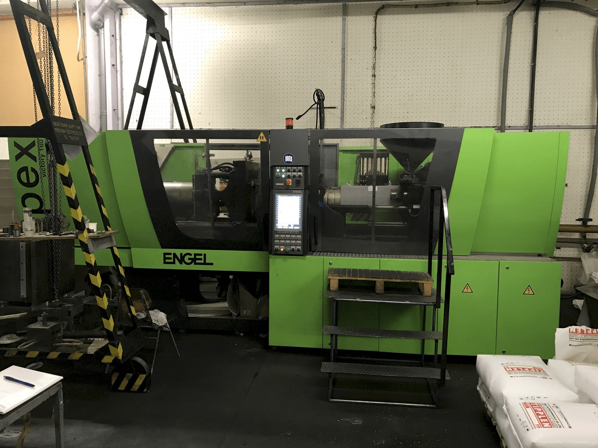 Vista frontal de la máquina ENGEL Victory 650/160 Spex