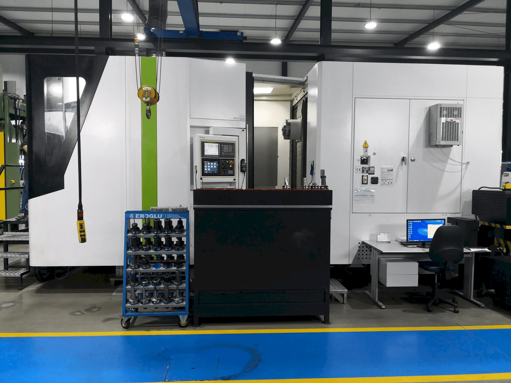 Vista frontal de la máquina Hartford HMC-10