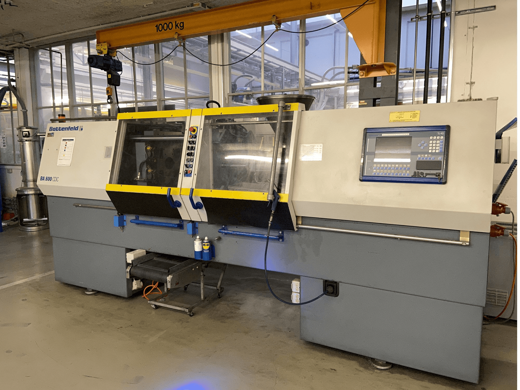 Vista frontal de la máquina Battenfeld BA 800/125 CDC