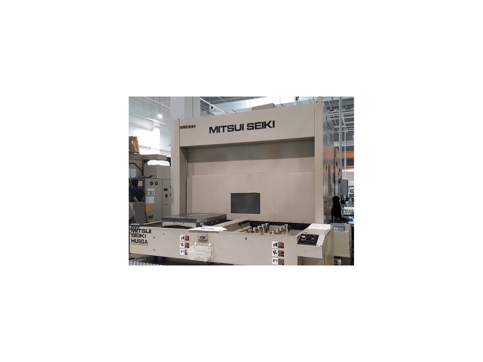 Vista frontal de la máquina Mitsui Seiki HU80A