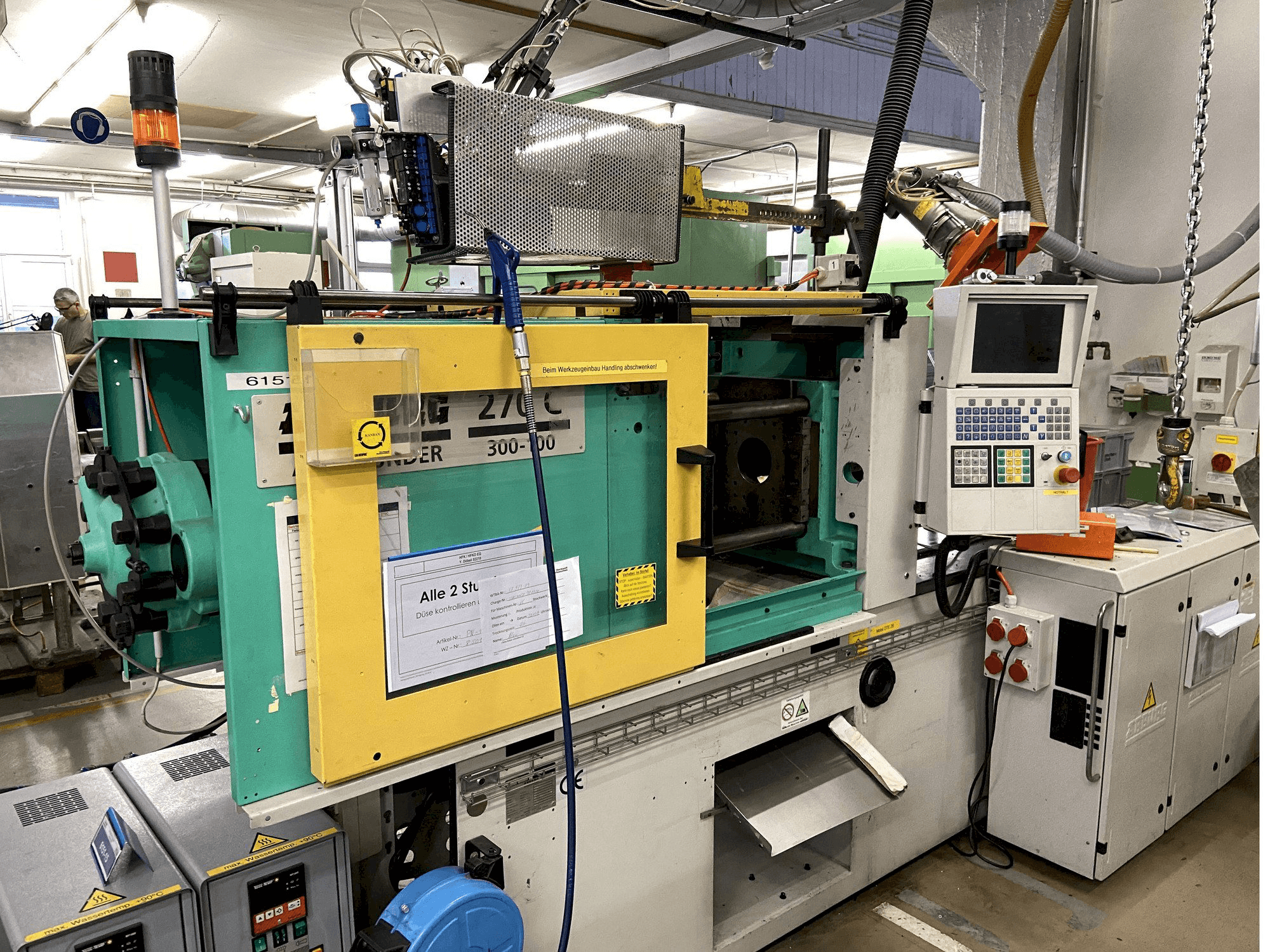 Vista frontal de la máquina Arburg ALLROUNDER 270 C 300 - 100