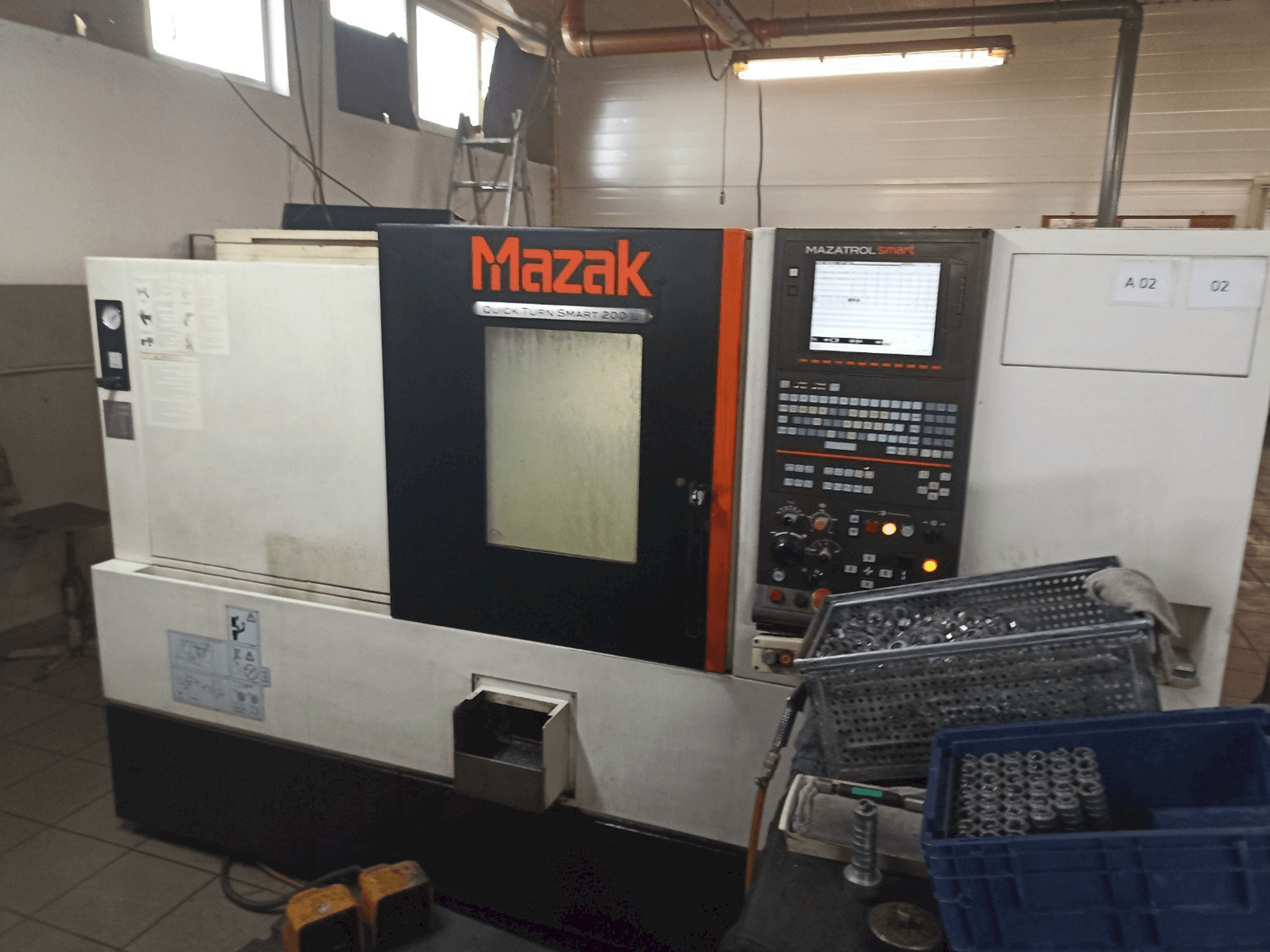 Vista frontal de la máquina Mazak Quick Turn Smart 200L