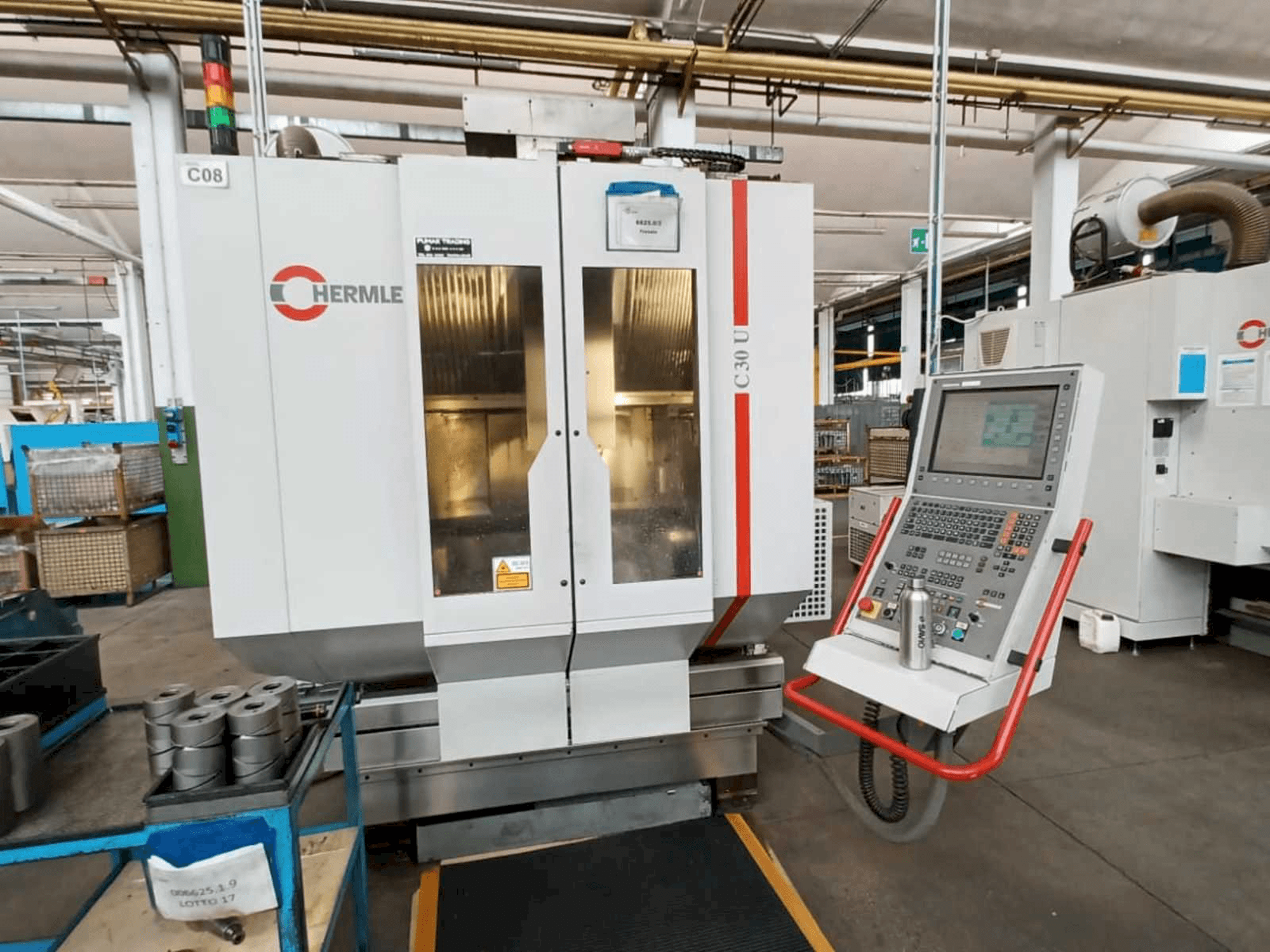 Vista frontal de la máquina HERMLE C30U