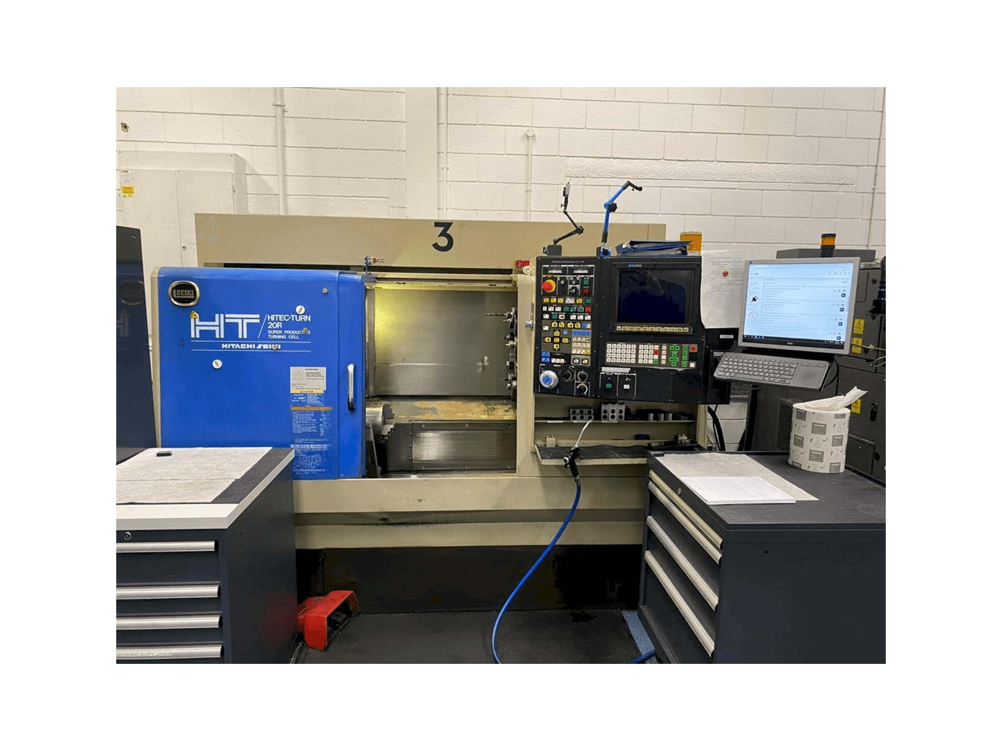 Vista frontal de la máquina HITACHI SEIKI Hi Tech 20R