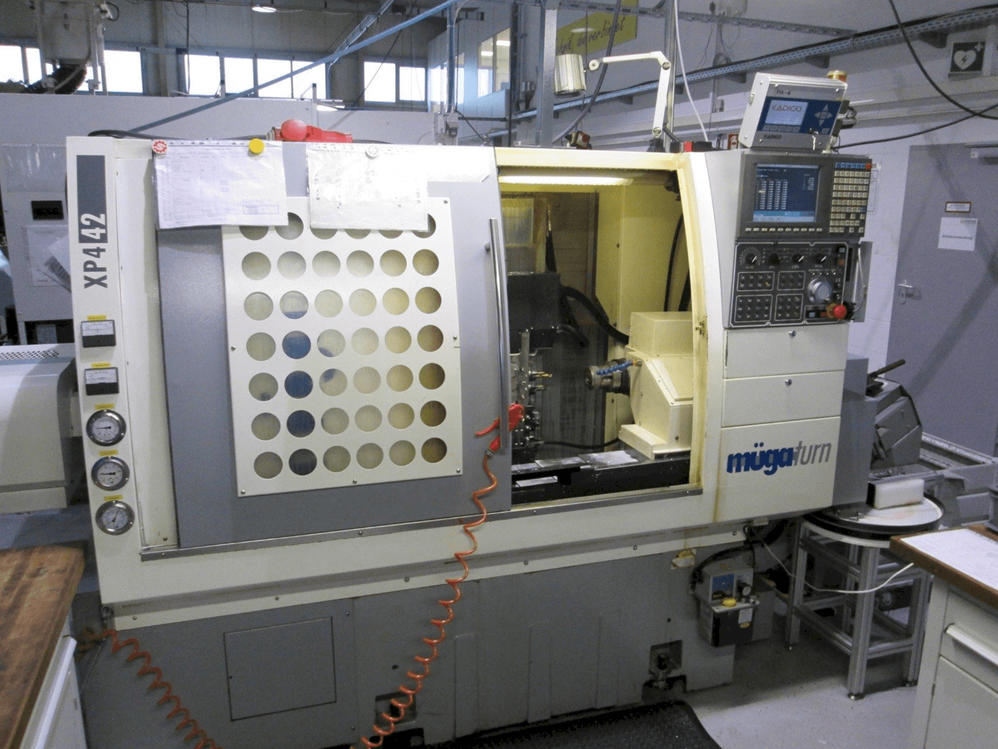 Vista frontal de la máquina Muga XP4 42SM