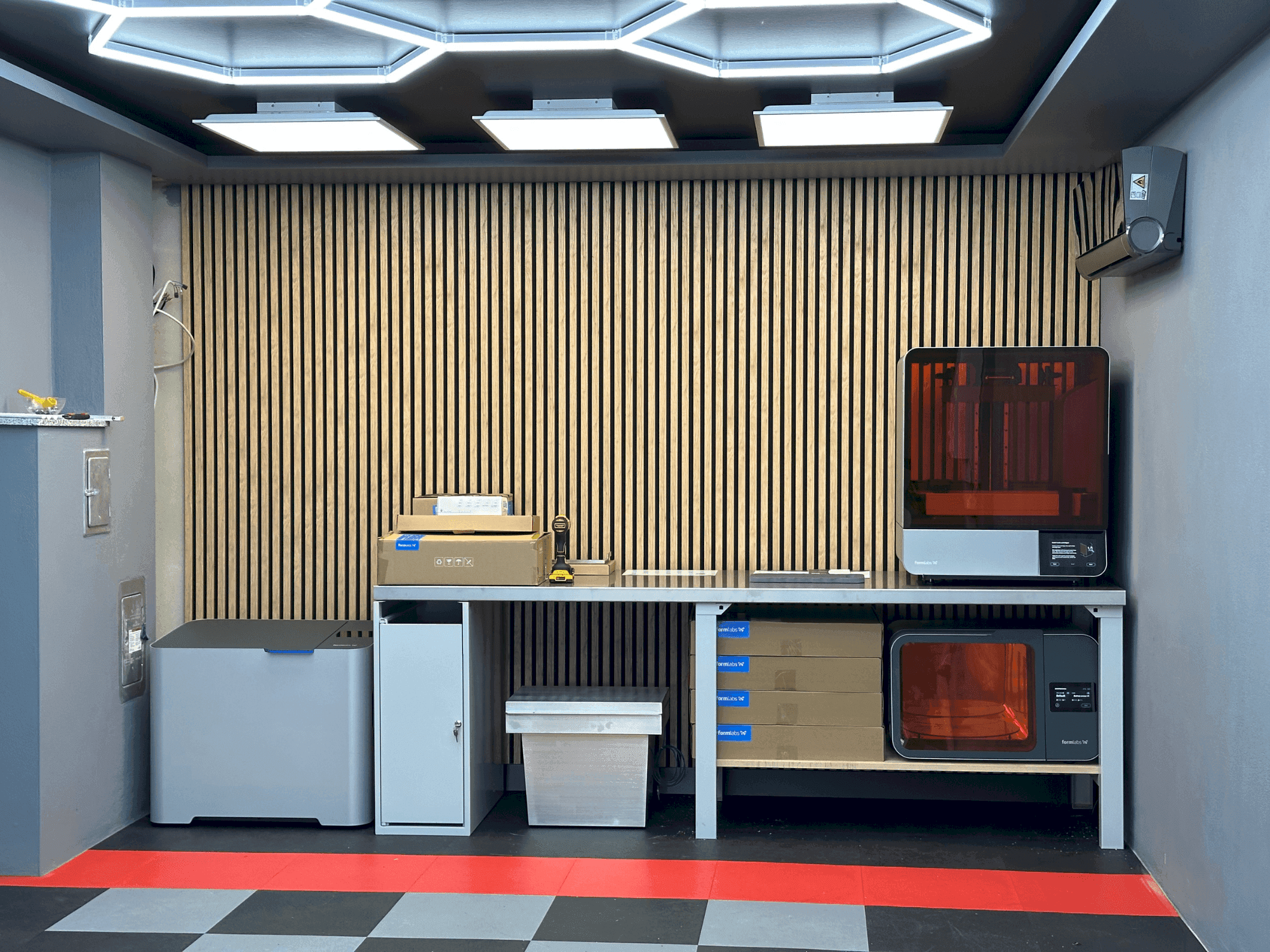 Vista frontal de la máquina FORMLABS 4L