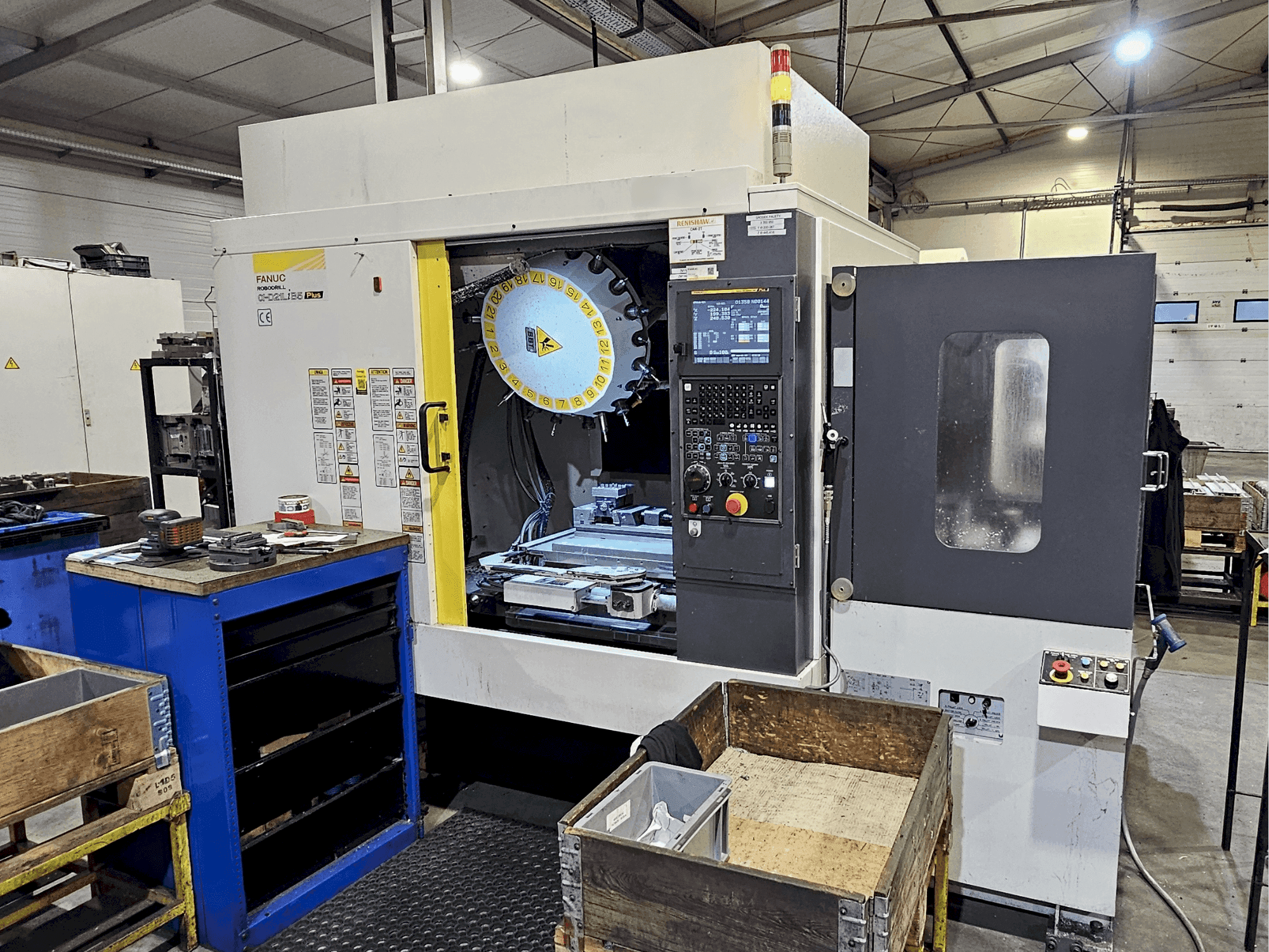 Vista frontal de la máquina FANUC Robodrill α-D21L iB 5 Plus