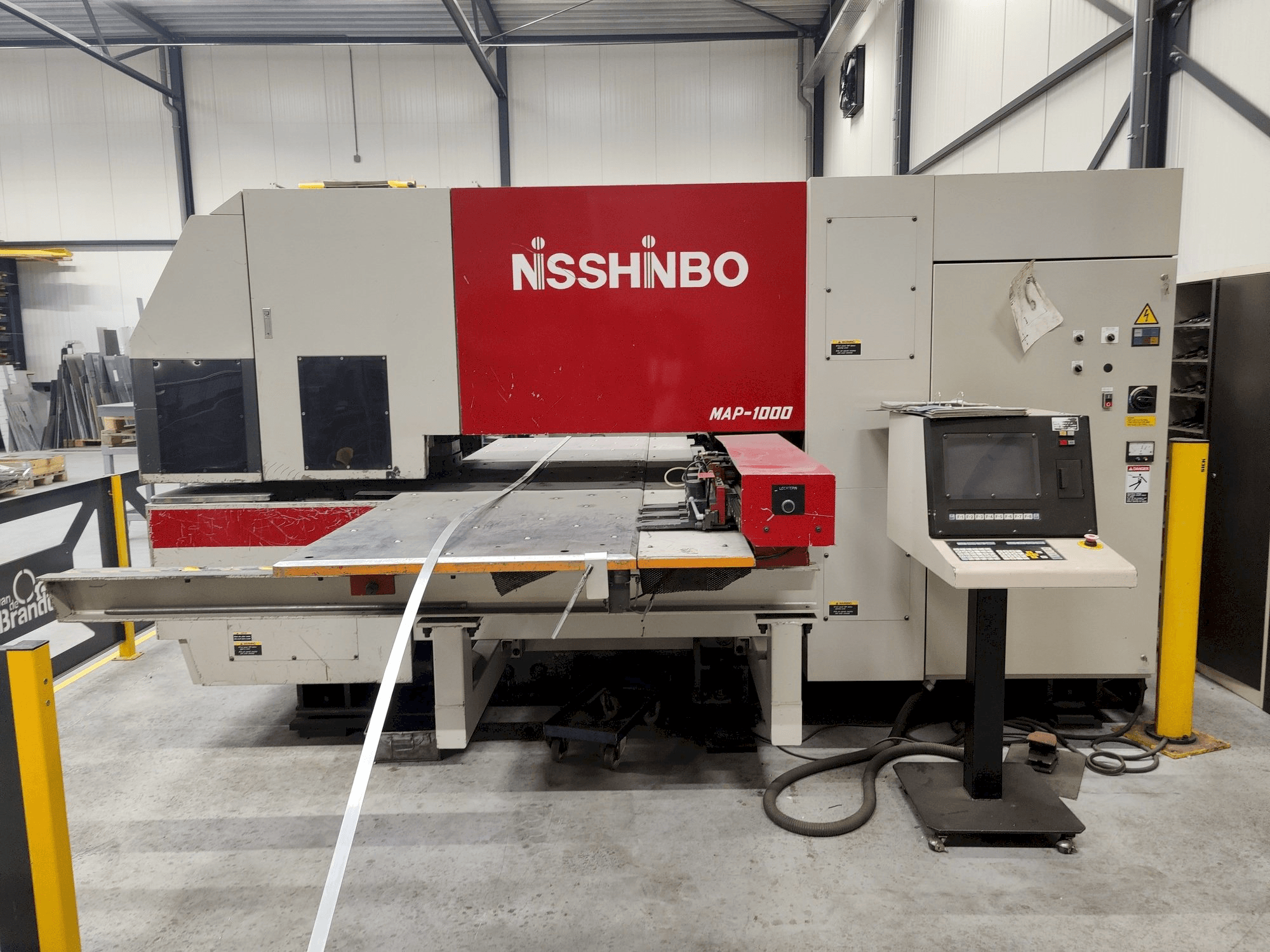 Vista frontal de la máquina Nisshinbo MAP-1000