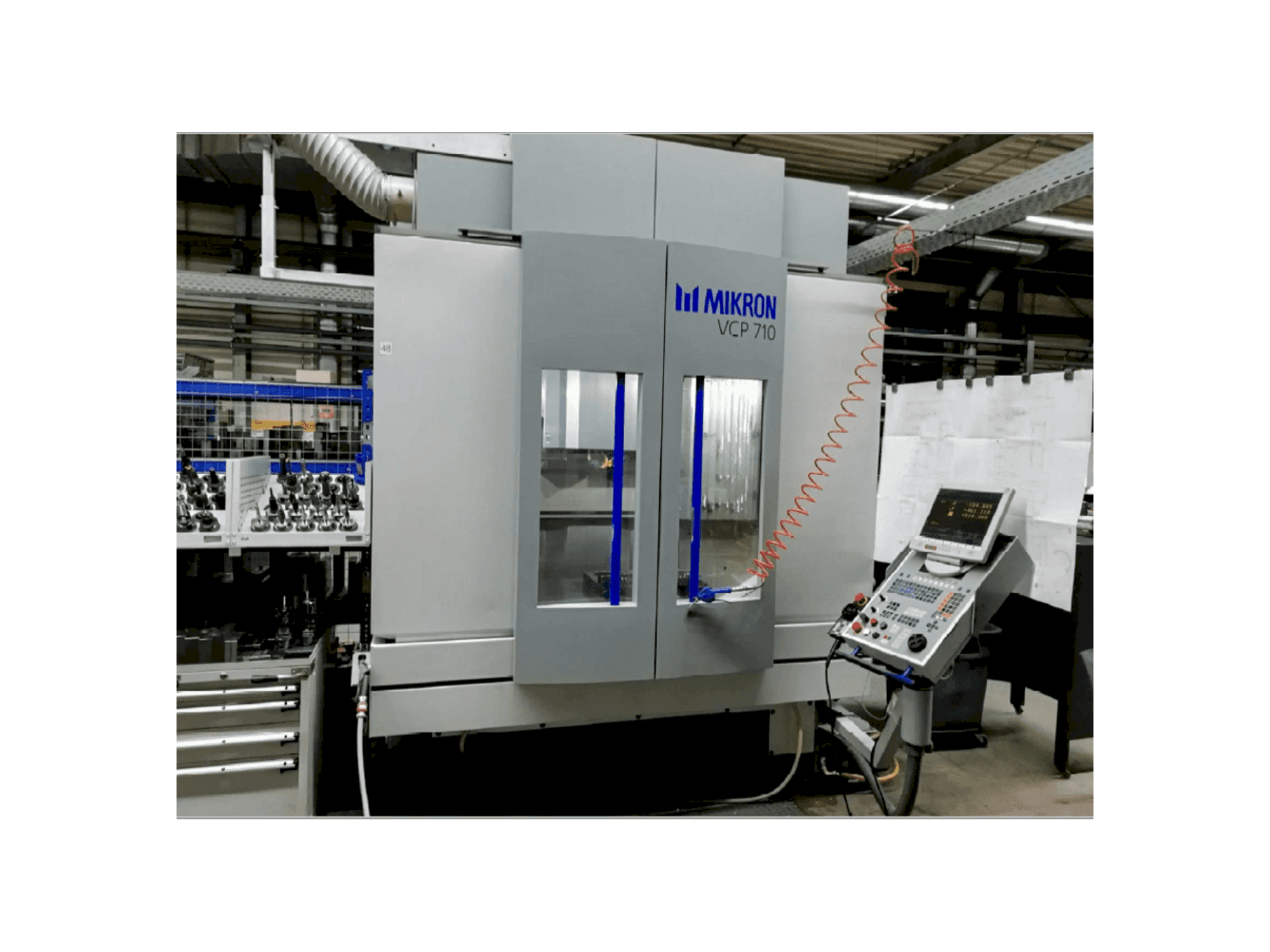 Vista frontal de la máquina MIKRON VCP 710