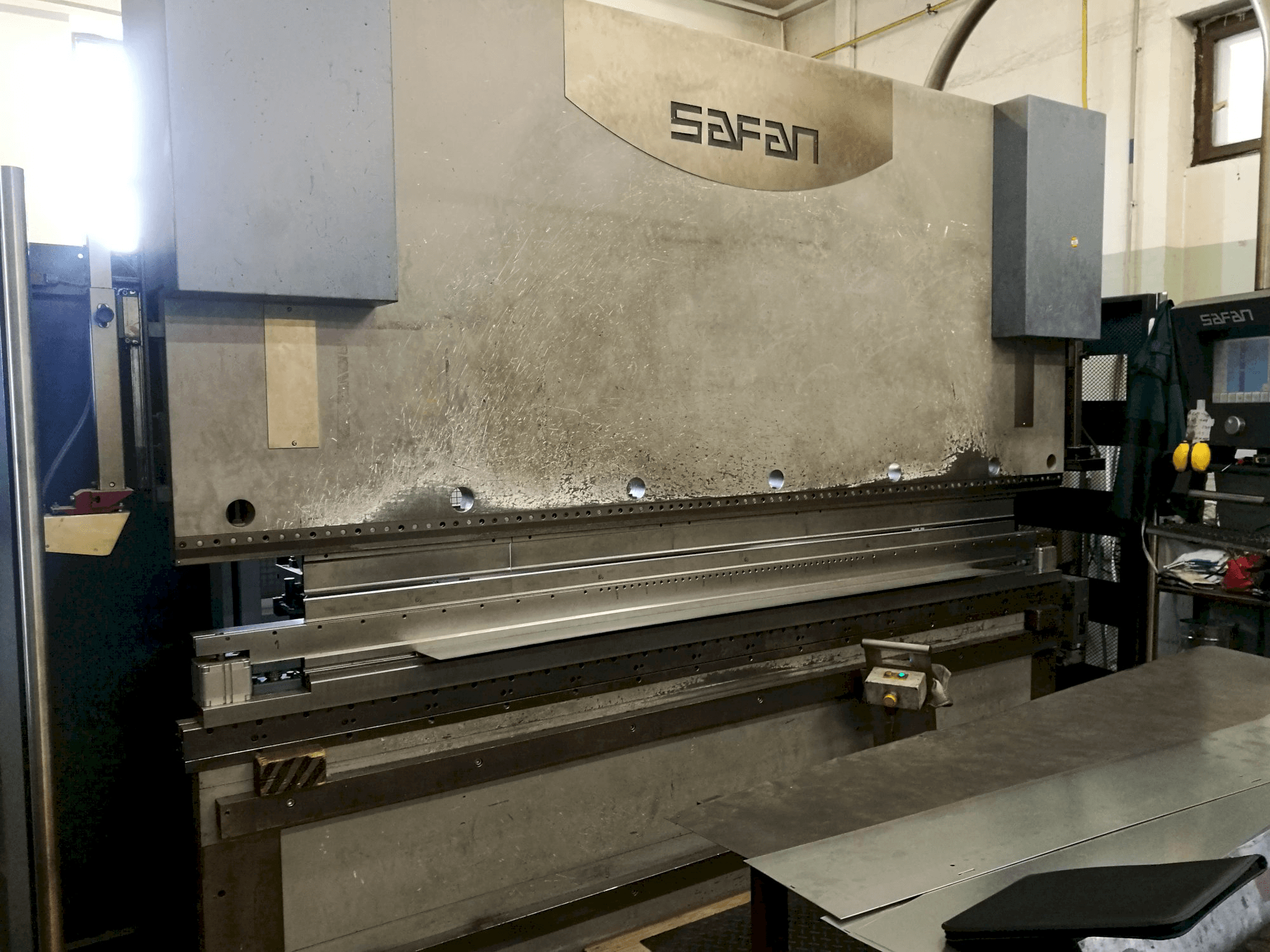 Vista izquierda de la máquina Safan CNCL-K 120-3100 TS1