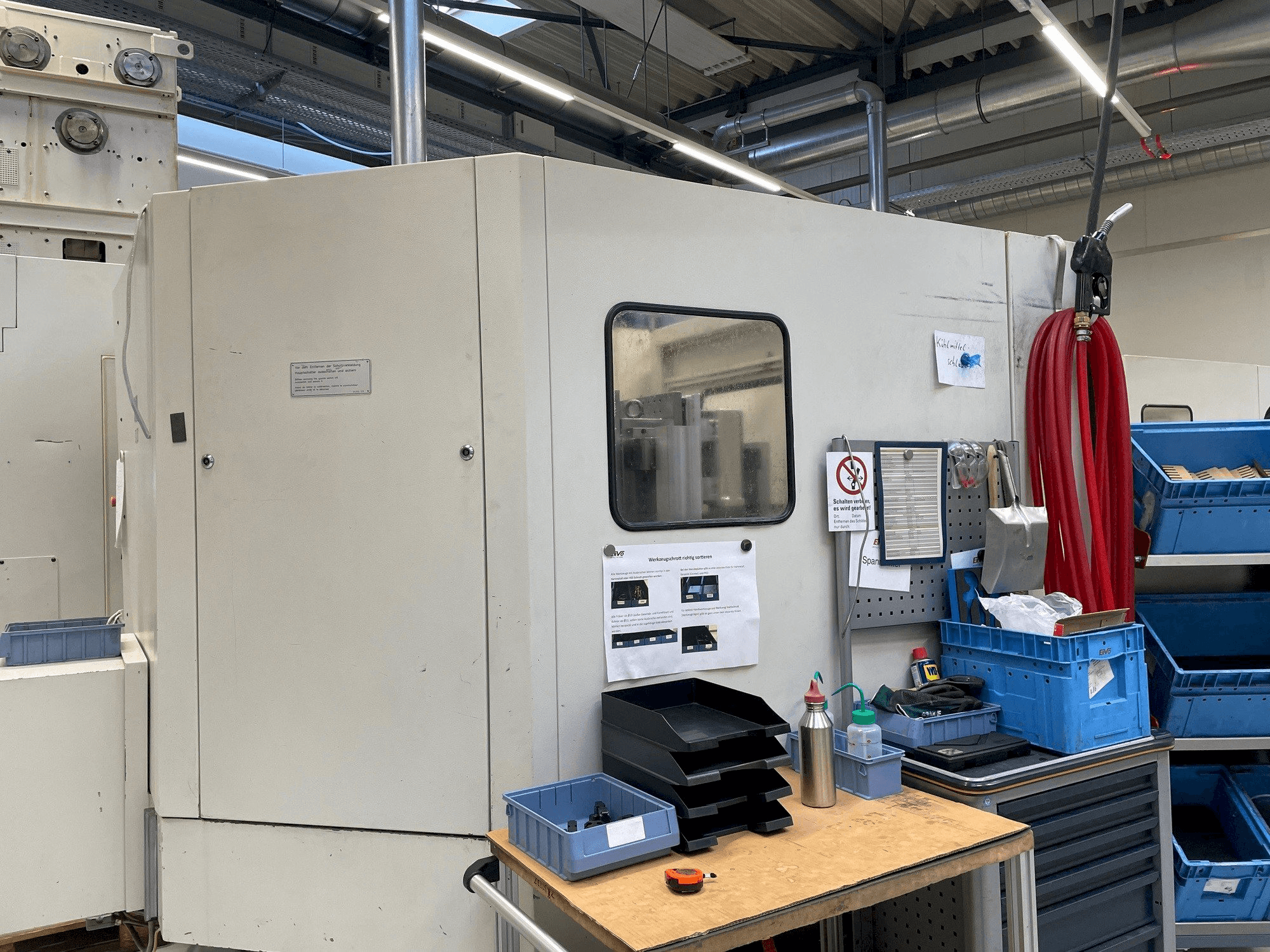 Vista lateral izquierda de la máquina HELLER MC 16