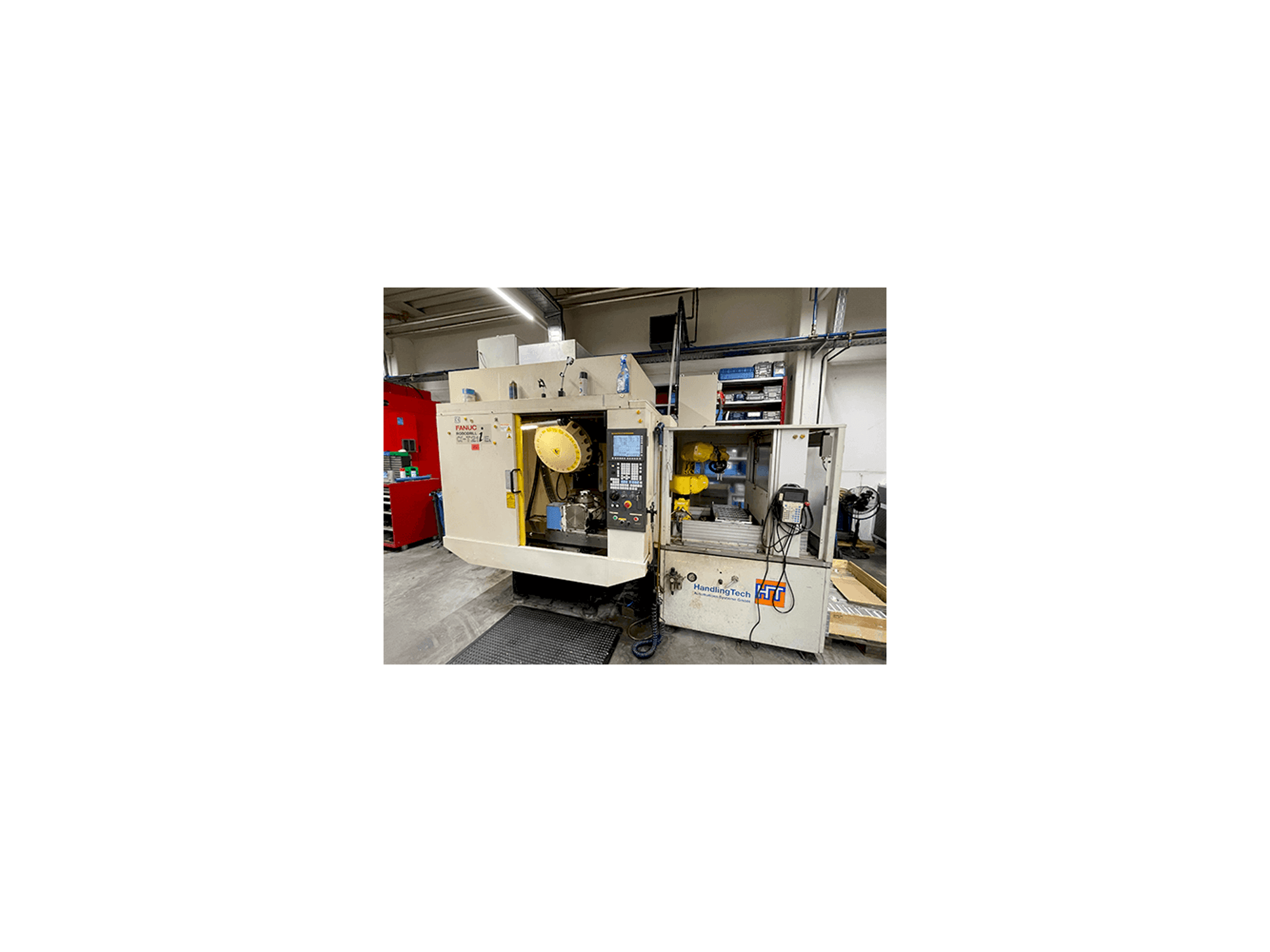 Vista frontal de la máquina FANUC Robodrill Alpha-T21iEL