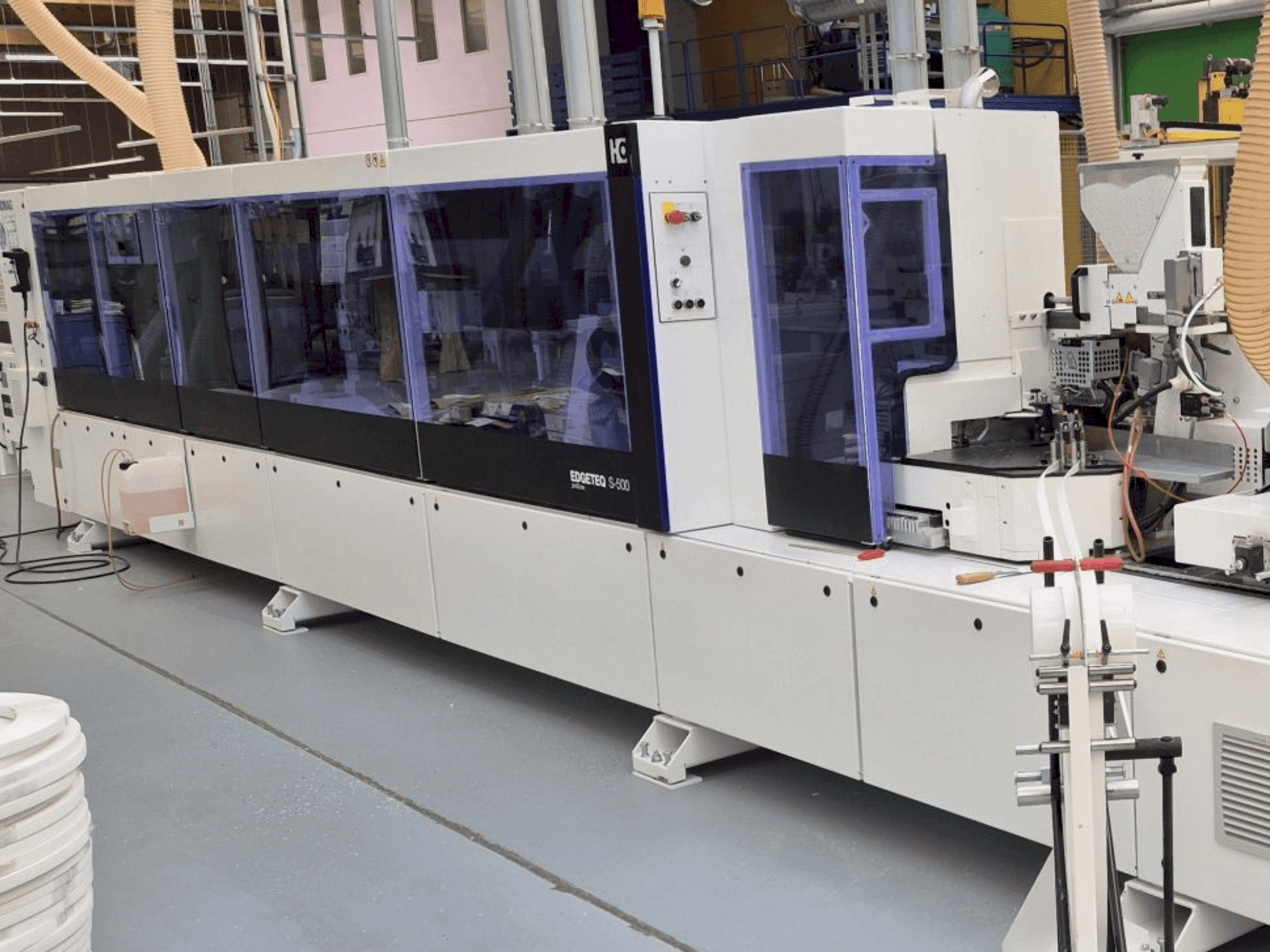 Vista frontal de la máquina HOMAG EDGETEC S-500