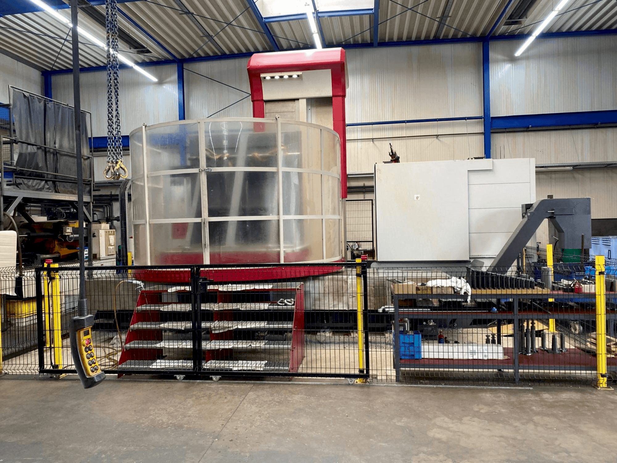 Vista frontal de la máquina FERMAT WFT 13 CNC