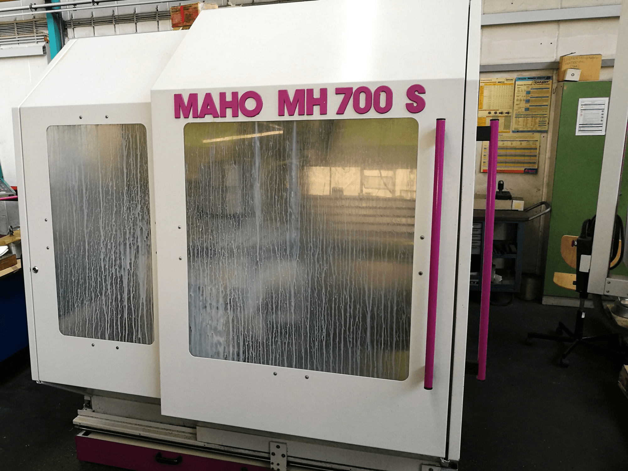 Vista frontal de la máquina Maho MH 700 S