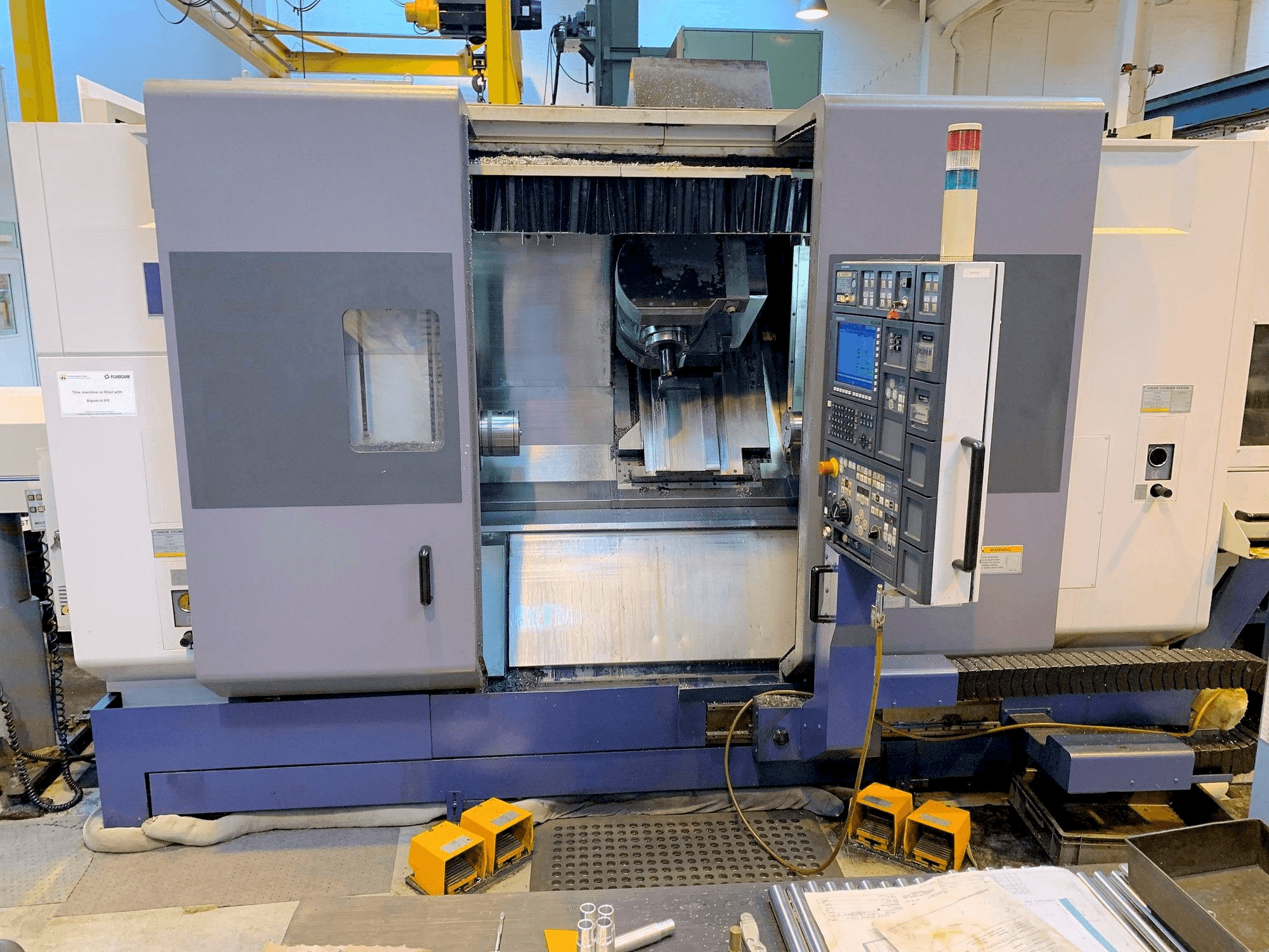 Vista frontal de la máquina MORI SEIKI MT2000S