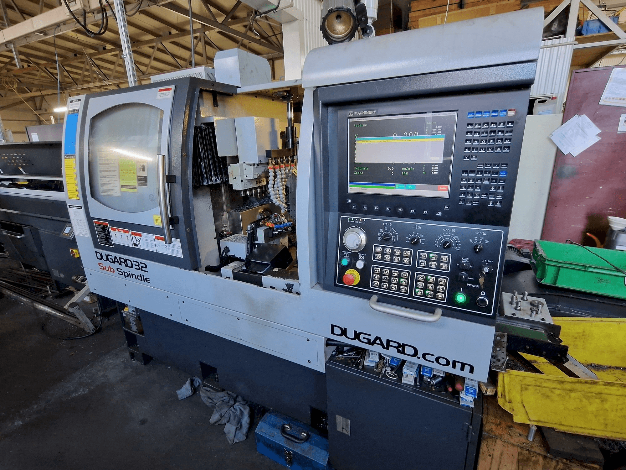 Vista frontal de la máquina Dugard 32 Sub Spindle