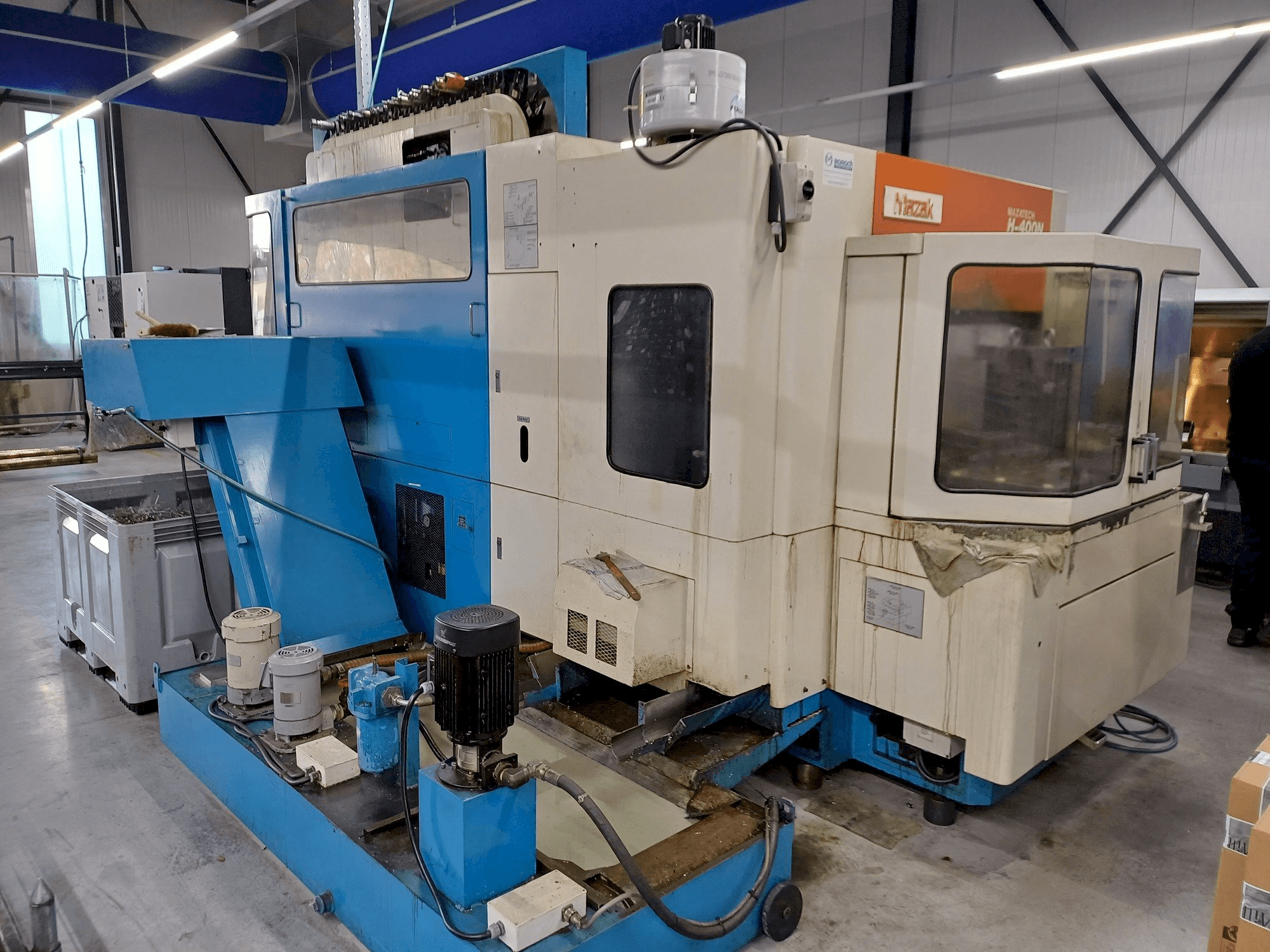 Vista frontal de la máquina Mazak H400N