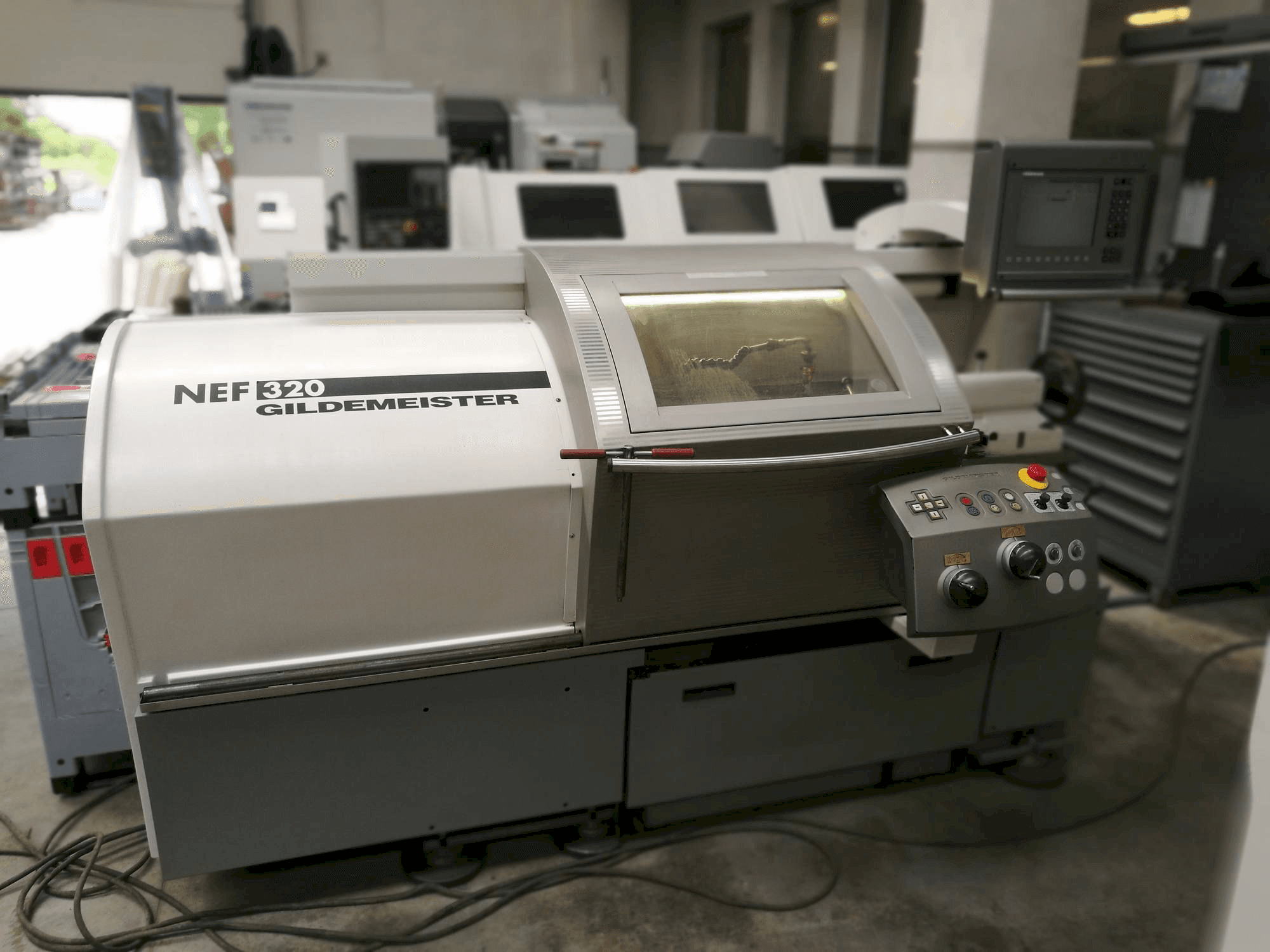 Vista frontal de la máquina Gildemeister NEF 320