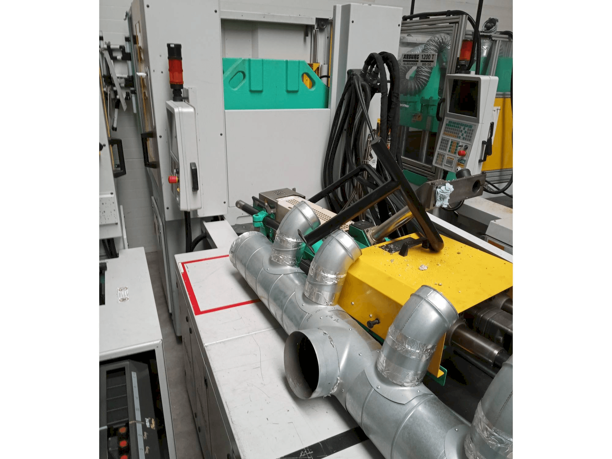 Vista frontal de la máquina Arburg Allrounder 1200T-800-170