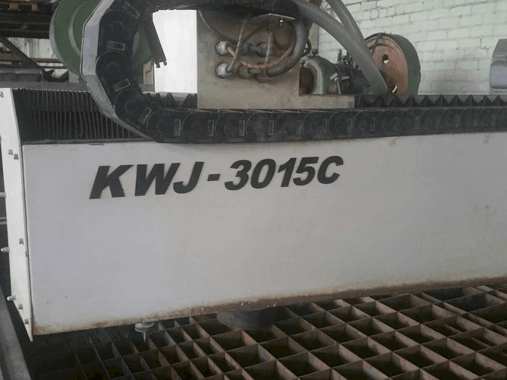 Vista frontal de la máquina Kenner KWJ 3020 C KMT Streamline SL-V 30