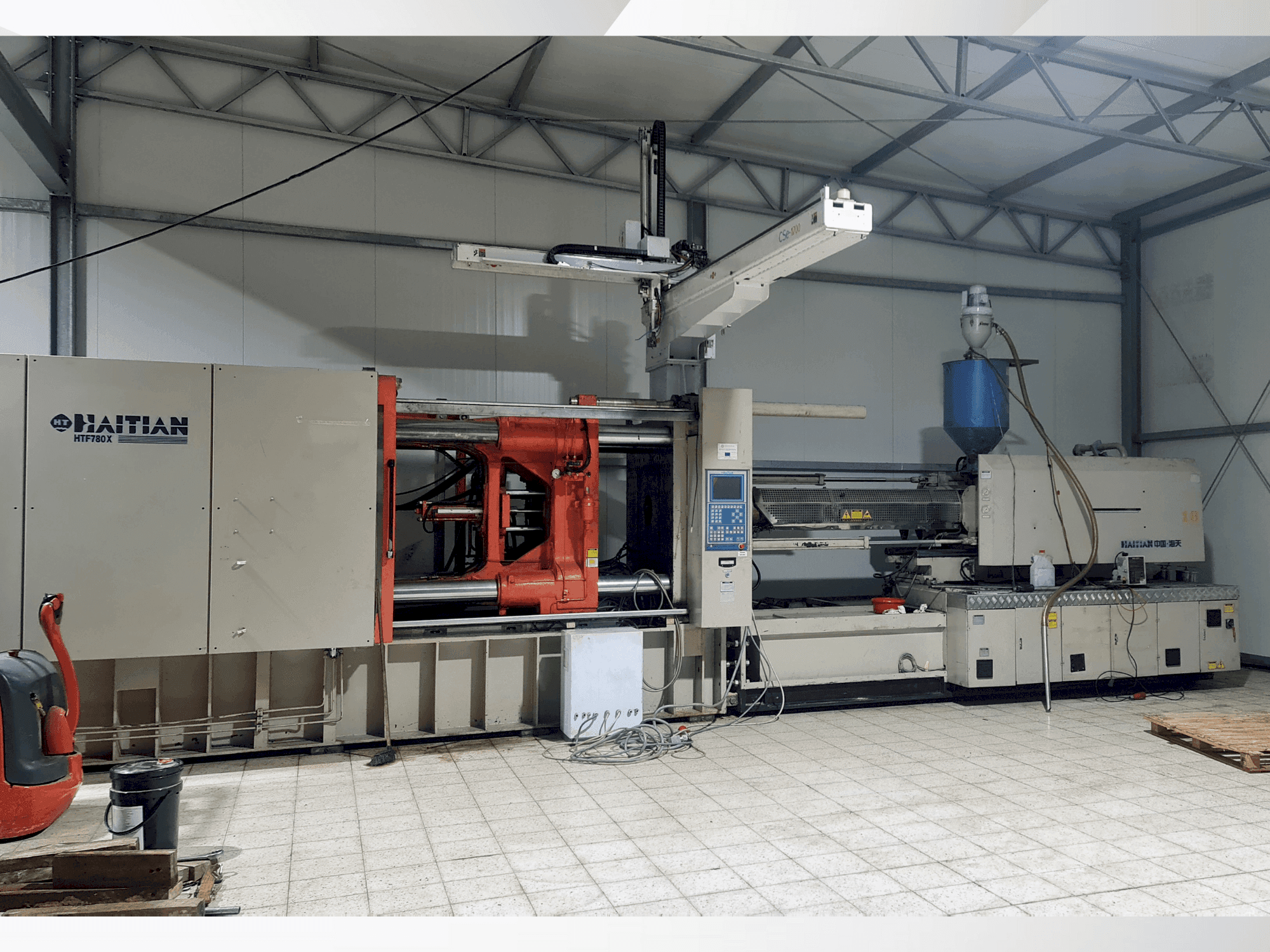 Vista frontal de la máquina HAITIAN HTF 780x