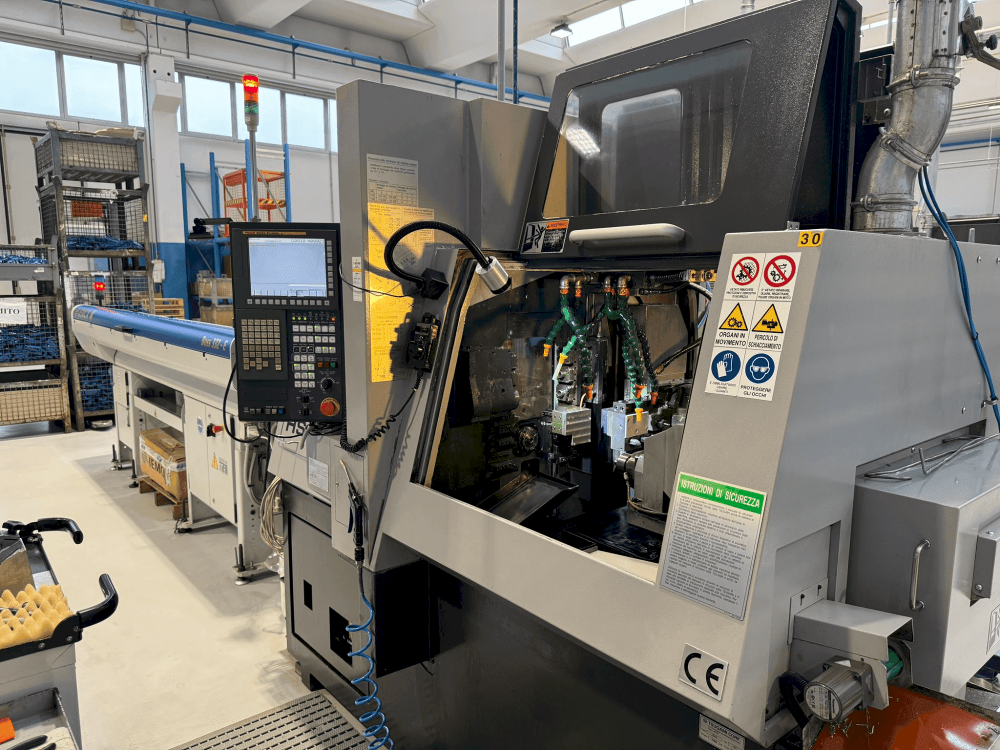 Vista frontal de la máquina TSUGAMI HS32