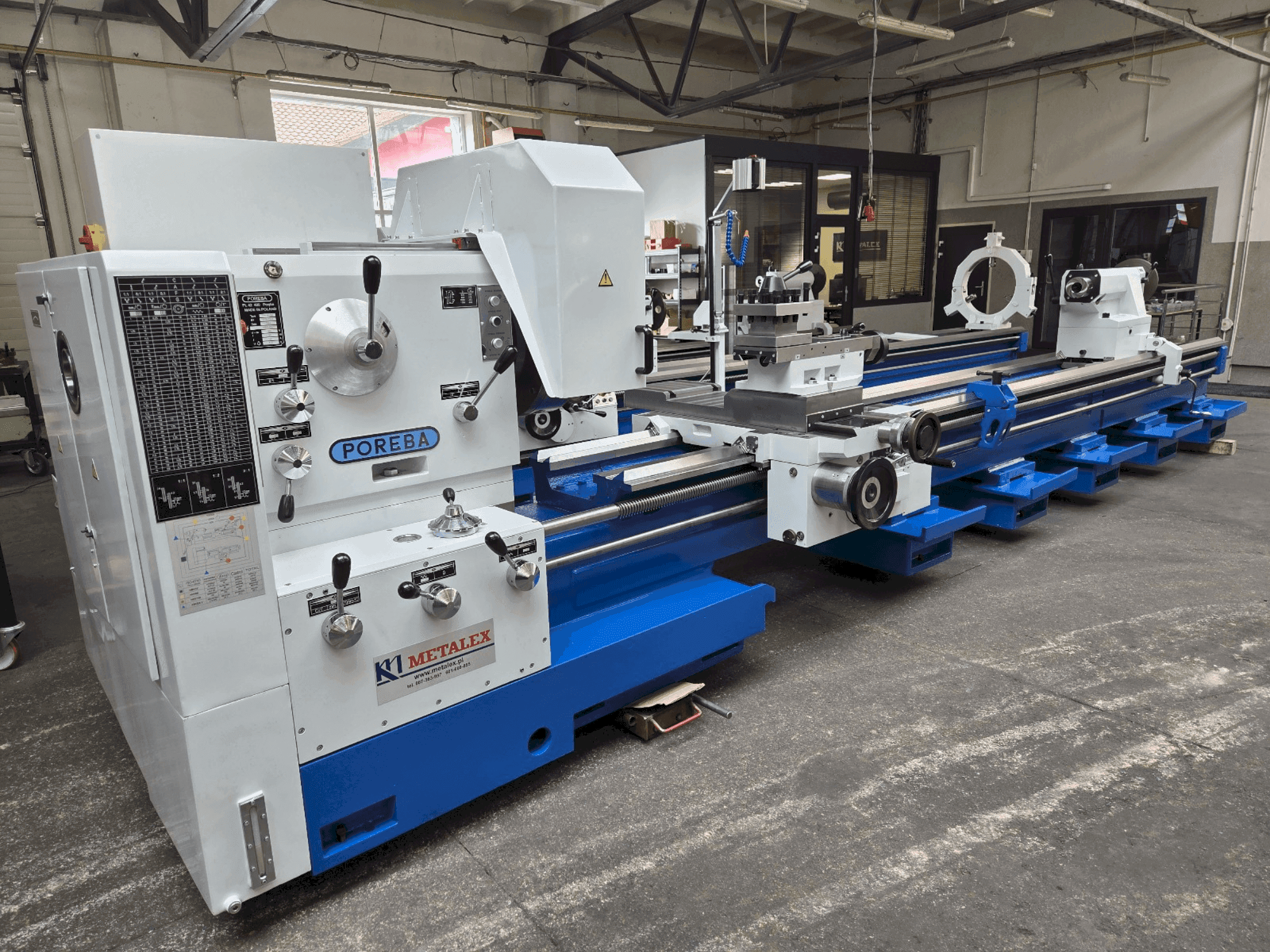 Vista frontal de la máquina Poreba TPK 90/5M