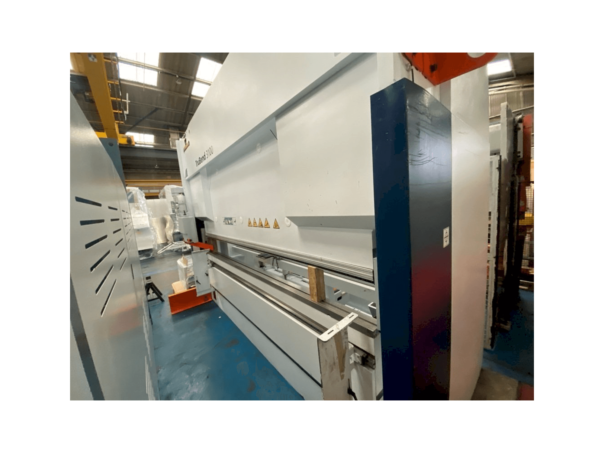 Vista frontal de la máquina Trumpf TruBend 3100