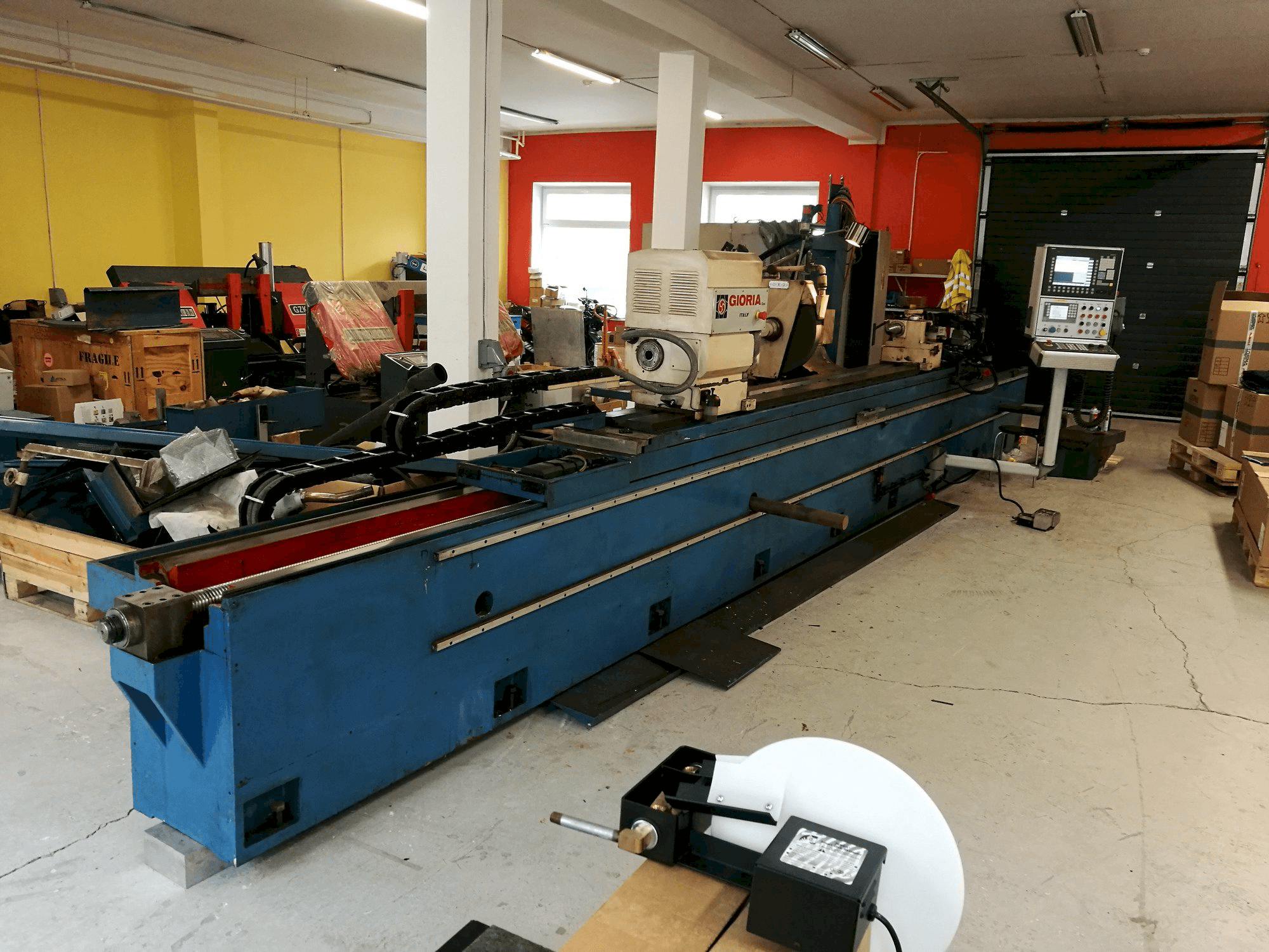 Vista frontal de la máquina Gioria RU / PN 3500 CNC