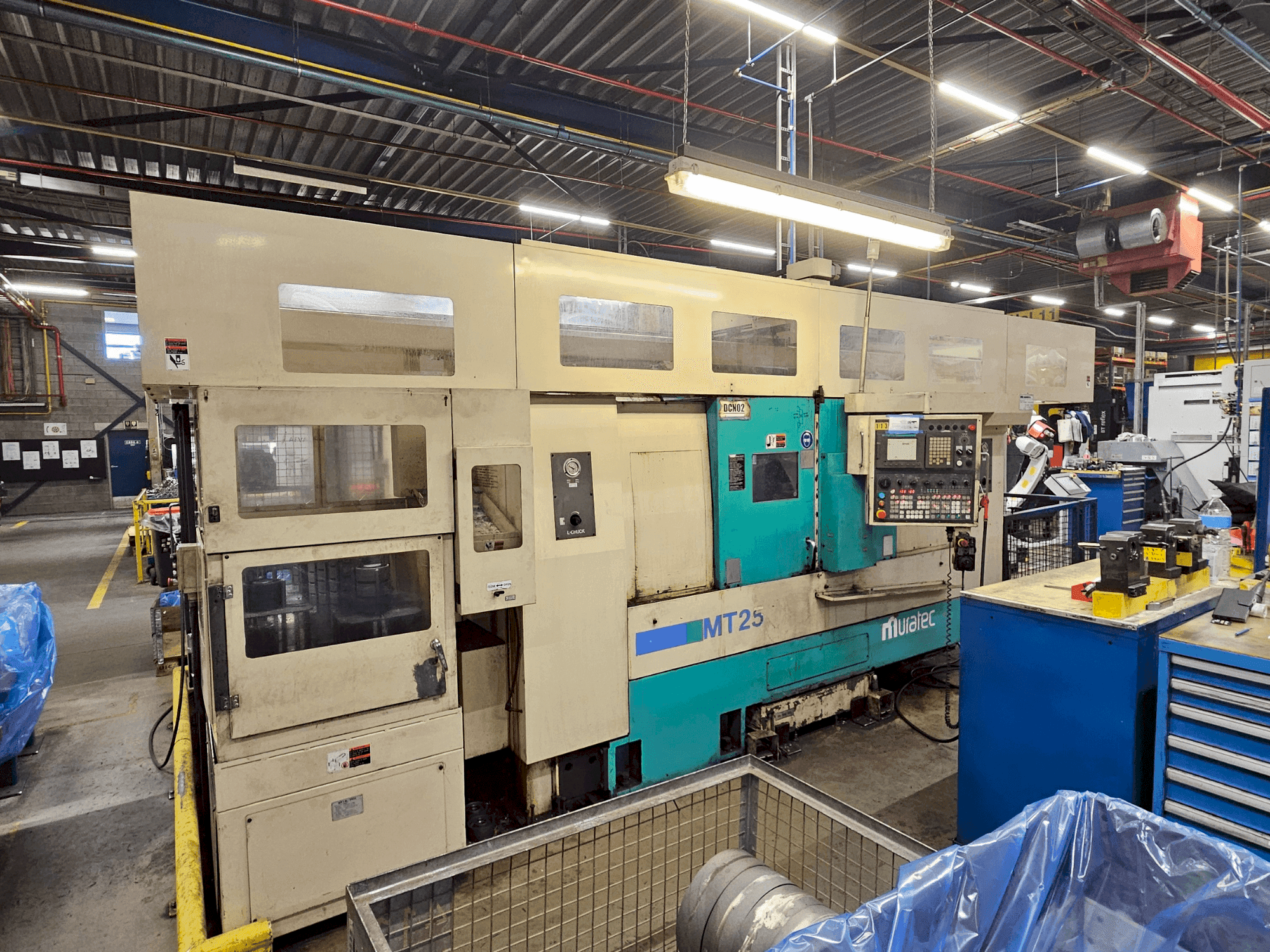 Vista frontal de la máquina Muratec MT25