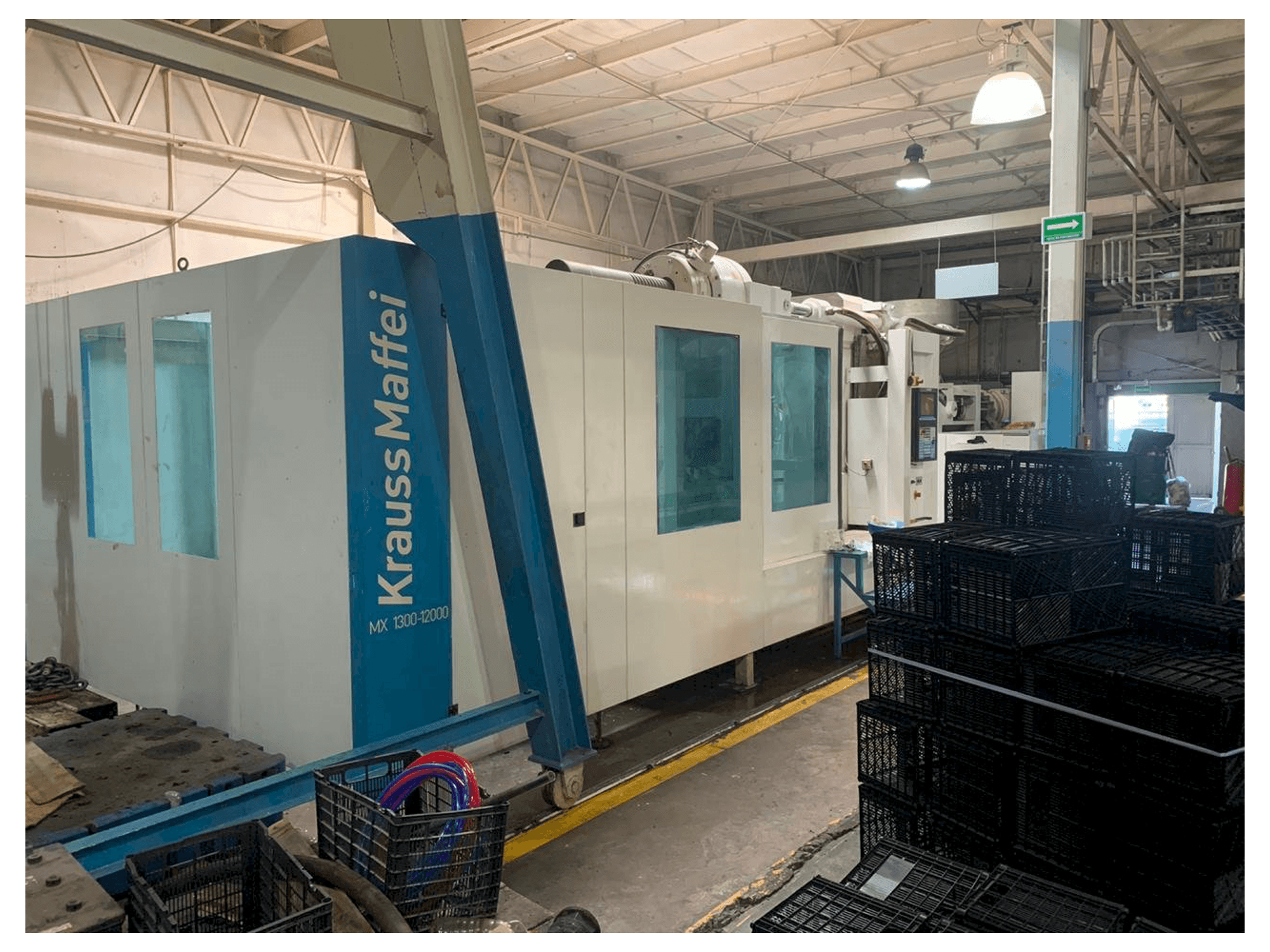 Vista frontal de la máquina Krauss Maffei 1300-12000 MX