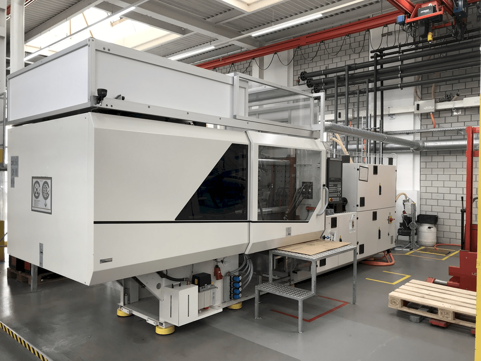 Vista frontal de la máquina Sumitomo Demag EL-EXIS SP 200/560-675