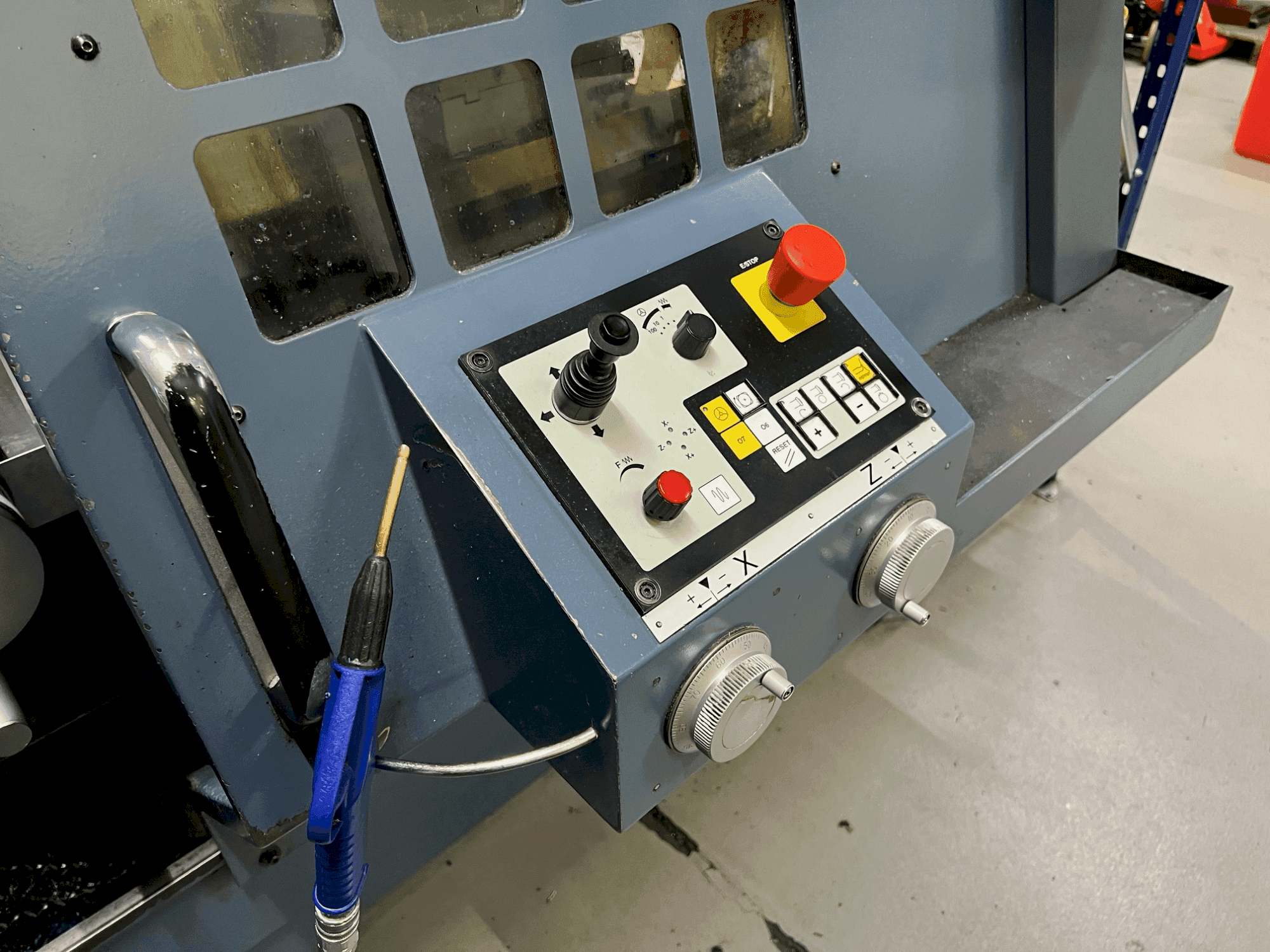 Vista frontal de la máquina PADOVANI E255/1500