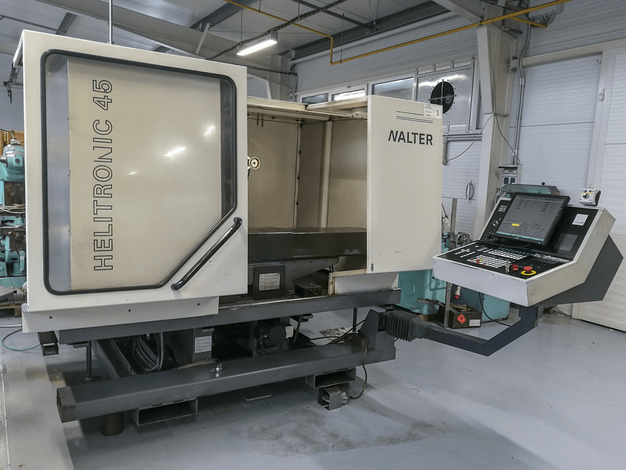 Vista izquierda de la máquina Walter AG Helitronic 45