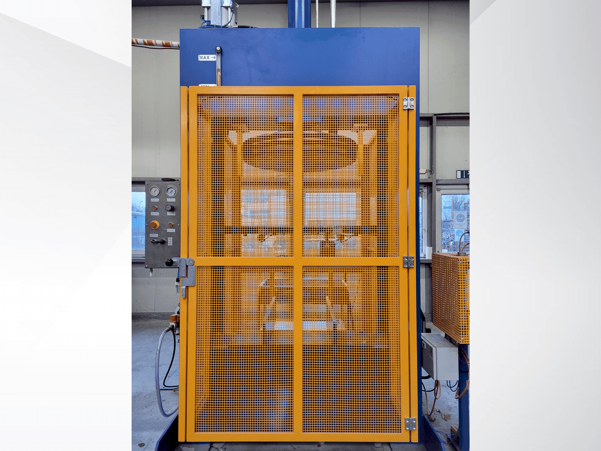 Vista frontal de la máquina NANINNI RENATO PV- EXTRUDER MOD.PV800M-AT