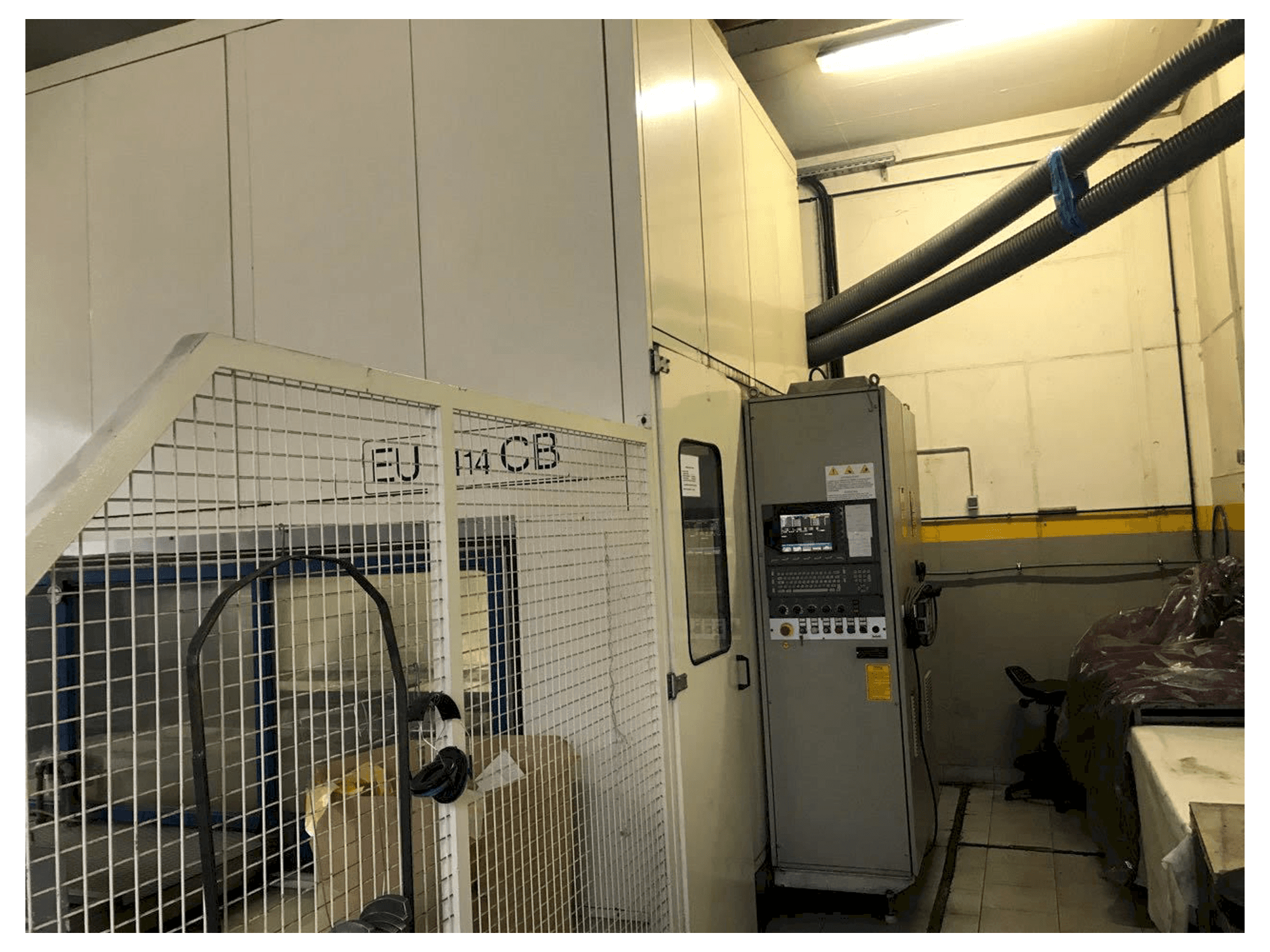 Vista lateral izquierda de la máquina Belotti EU3414PWCB