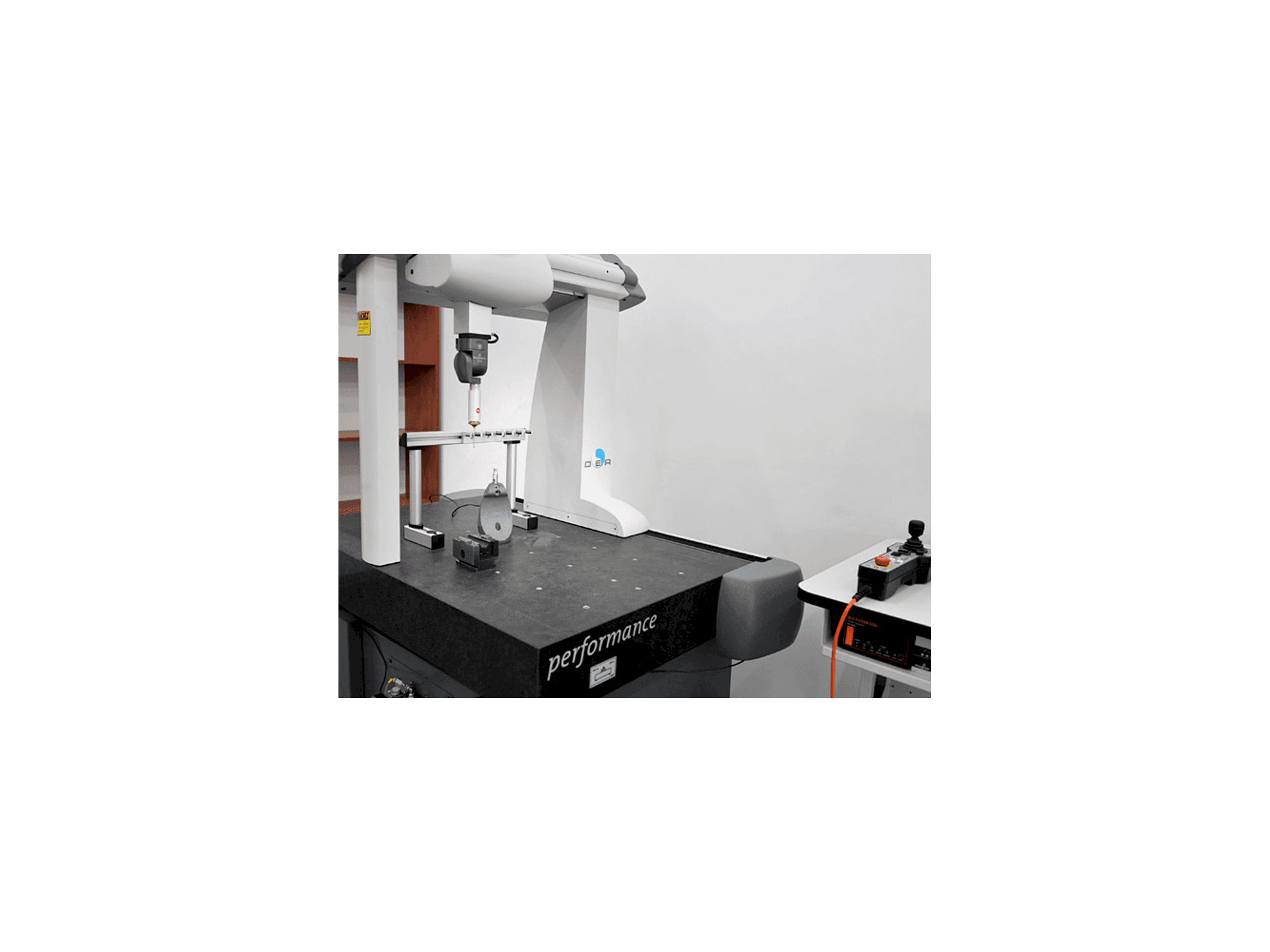 Vista frontal de la máquina Hexagon Global 050705