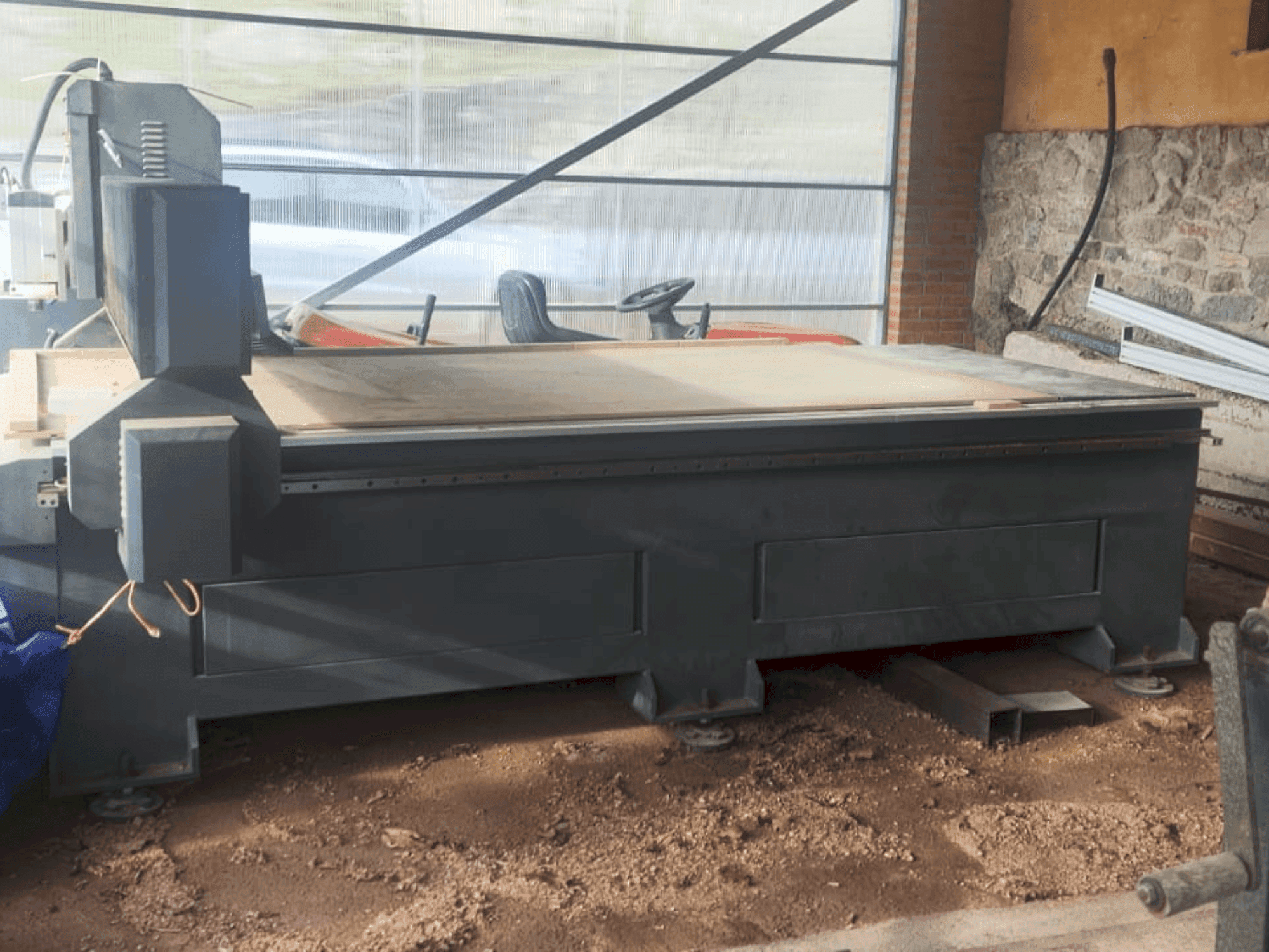 Vista frontal de la máquina BARCENAS CNC SW1325V