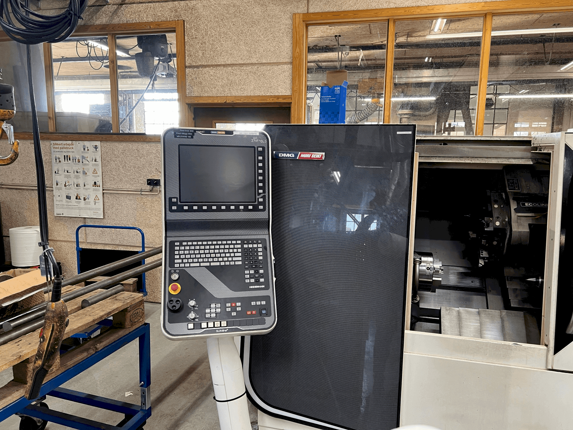 Vista frontal de la máquina DMG Mori Seiki CTX 310 ecoline