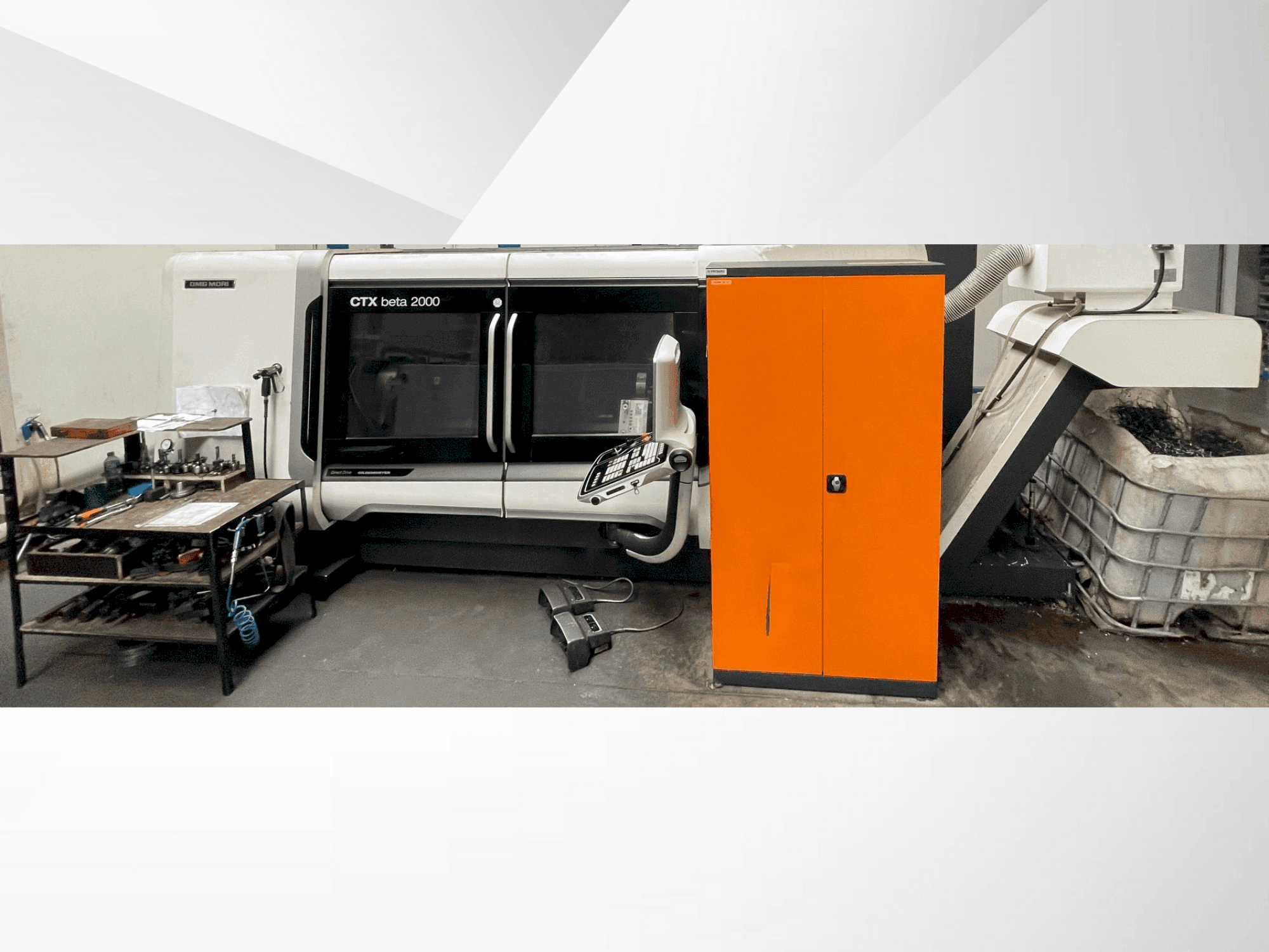 Vista frontal de la máquina DMG MORI CTX 2000