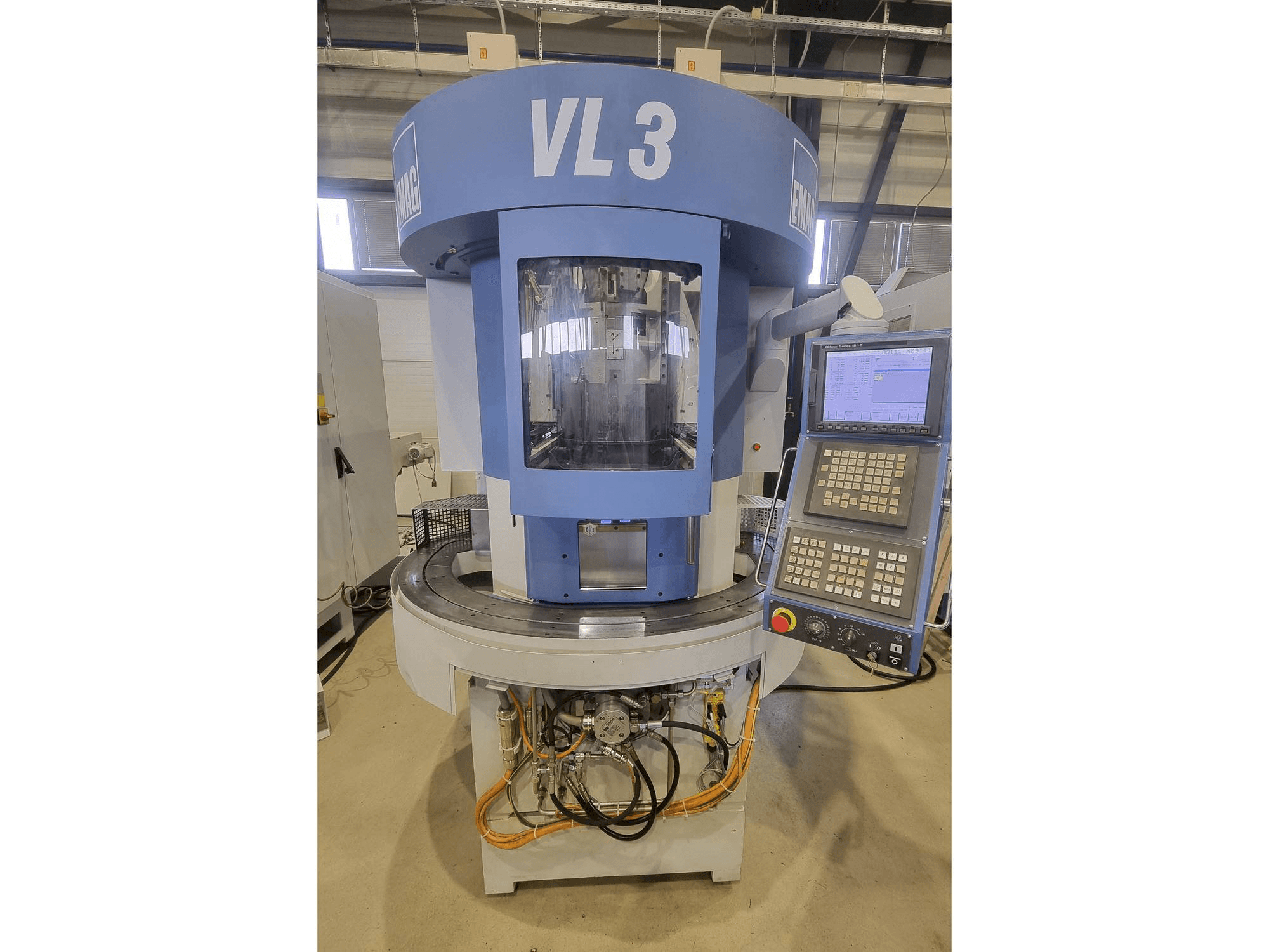 Vista frontal de la máquina EMAG VL3