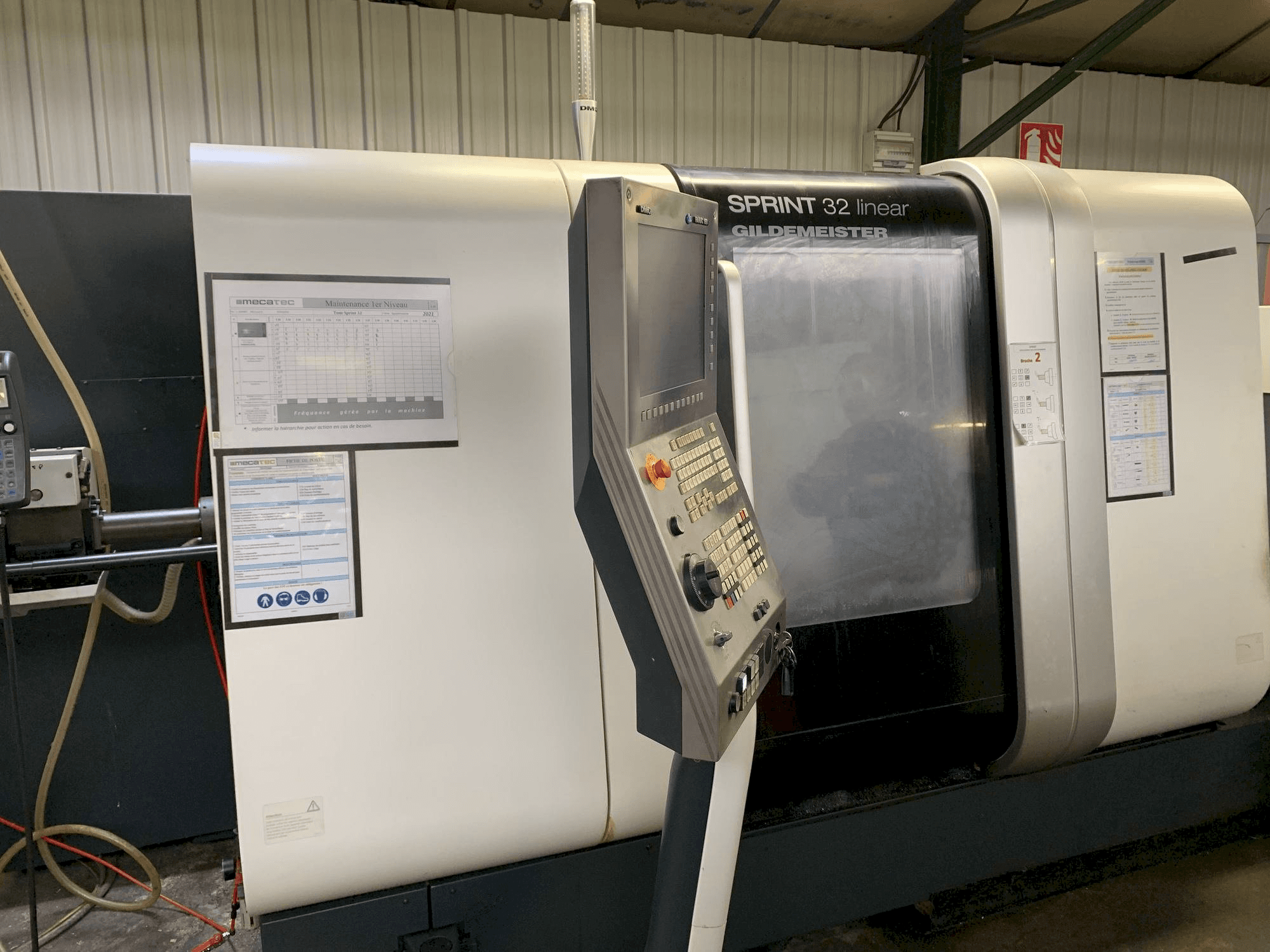 Vista frontal de la máquina DMG SPRINT 32 linear