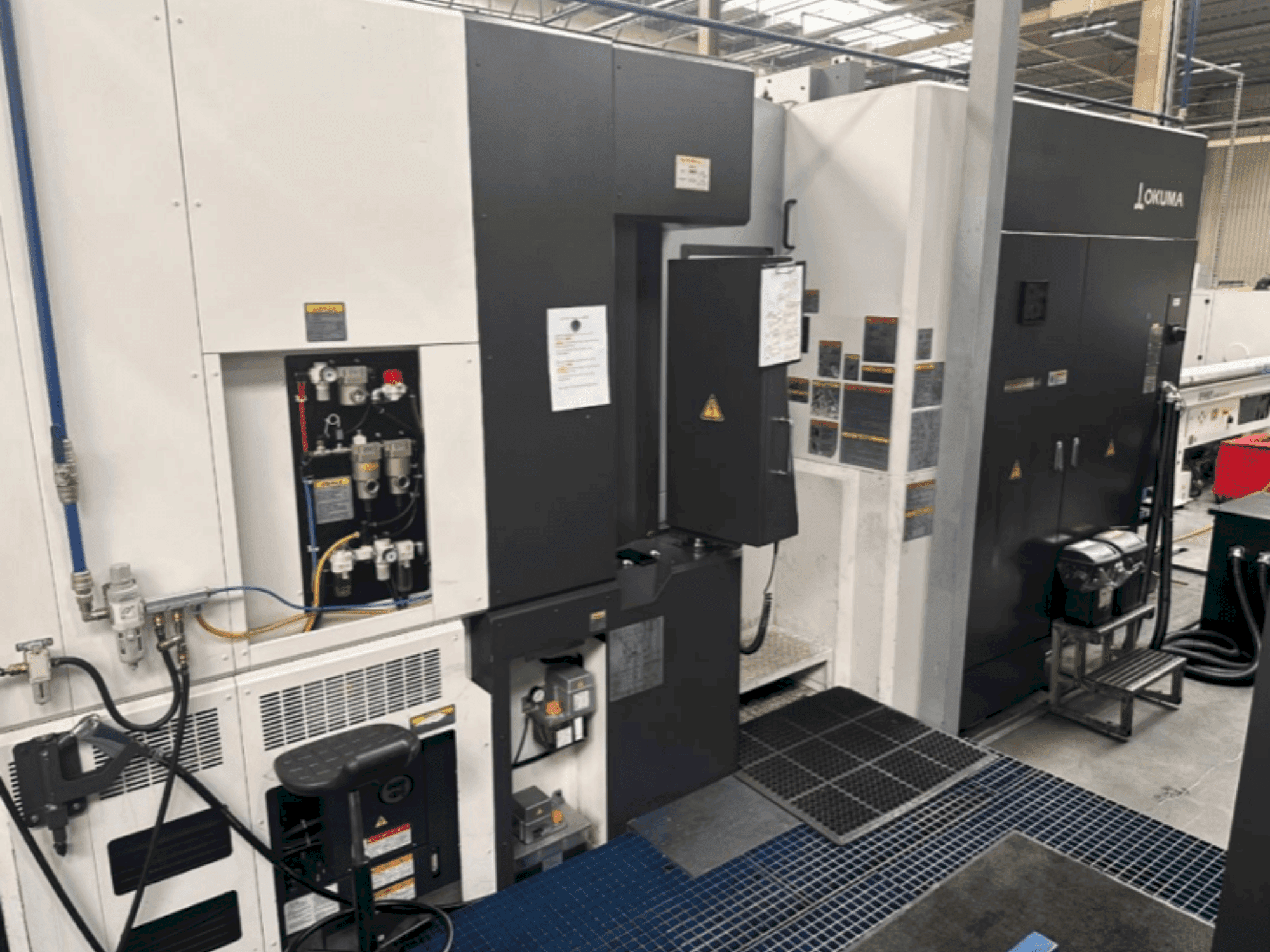 Vista frontal de la máquina Okuma MA 600H II (2019)