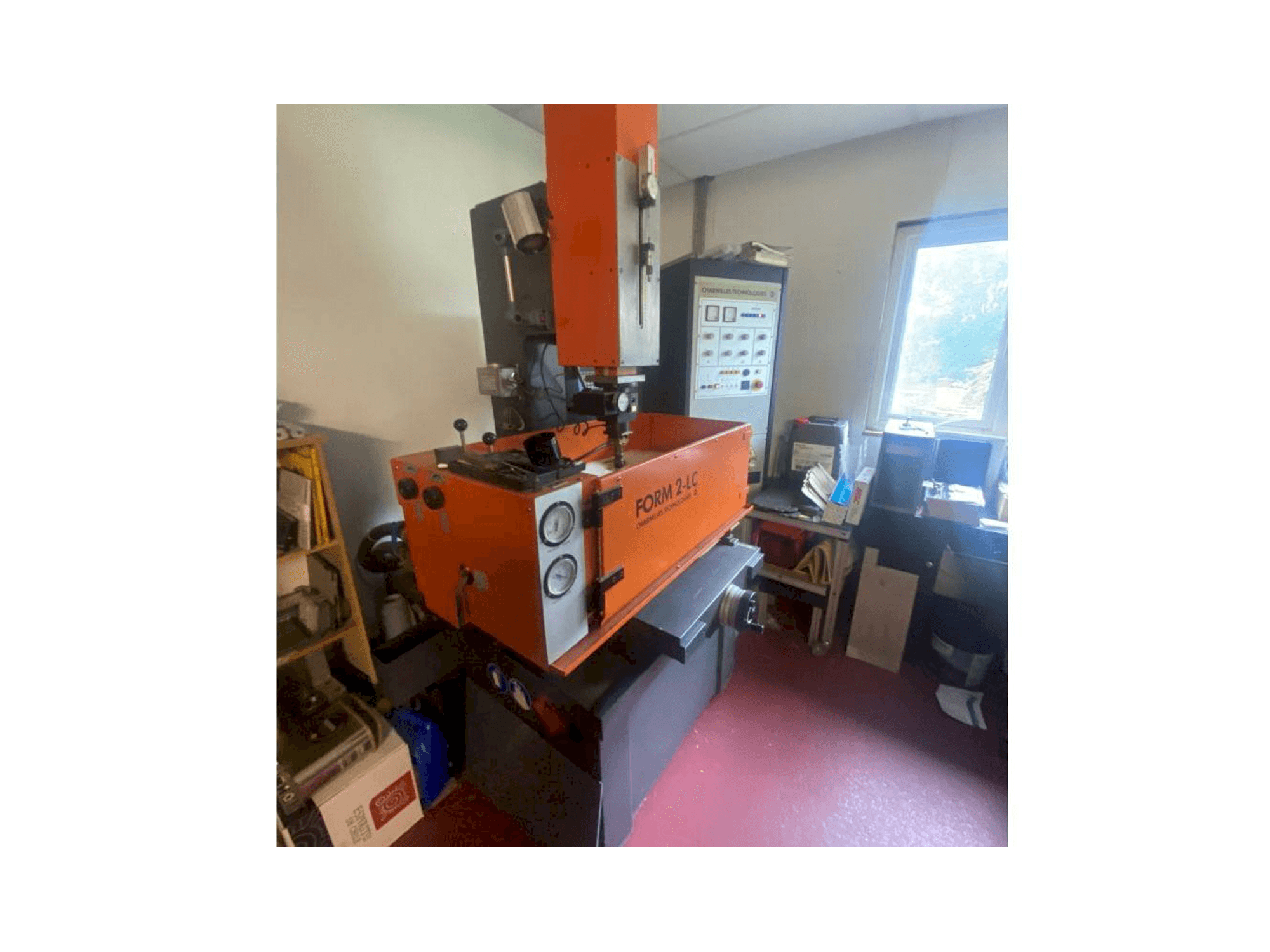 Vista frontal de la máquina CHARMILLES Form 2-LC