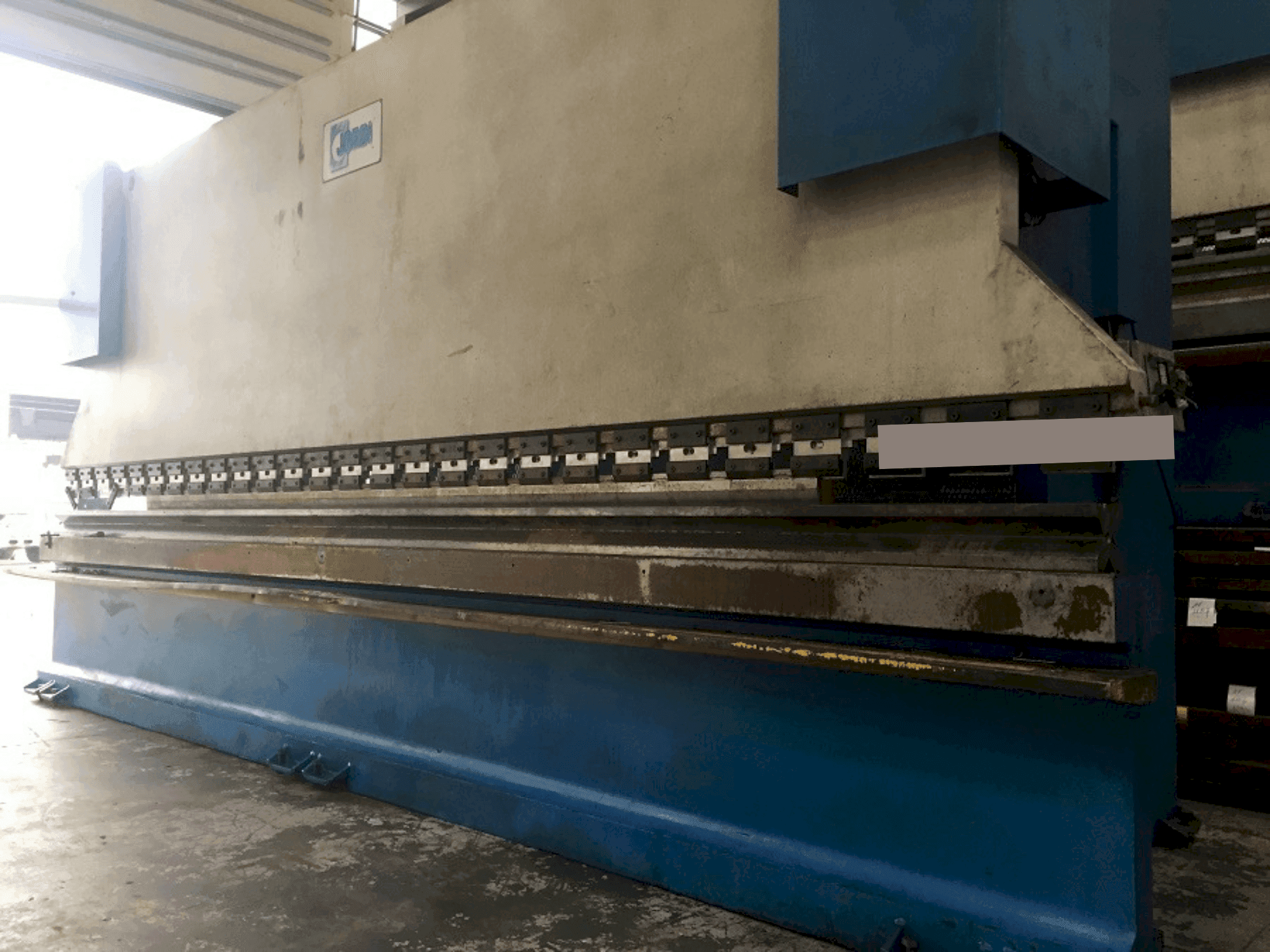 Vista lateral izquierda de la máquina JORDI PH6100 - 180 (2003)