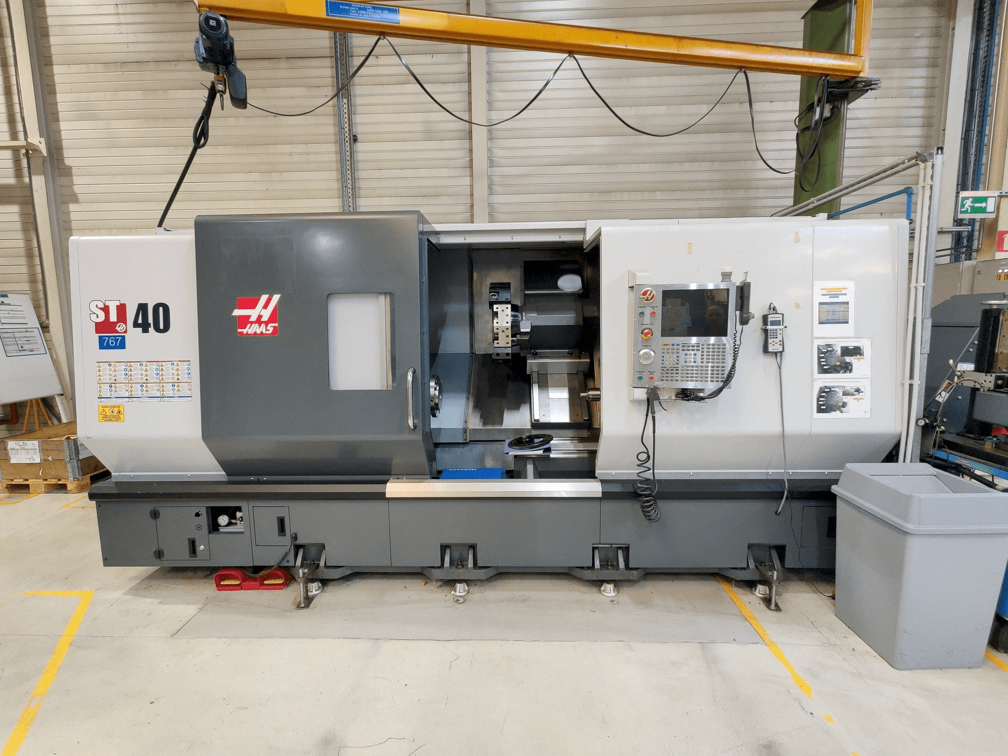 Vista frontal de la máquina HAAS ST-40