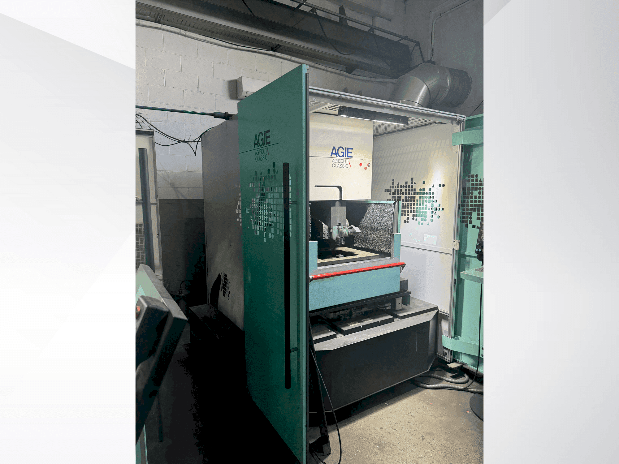 Vista frontal de la máquina AGIE Agiecut Classic S