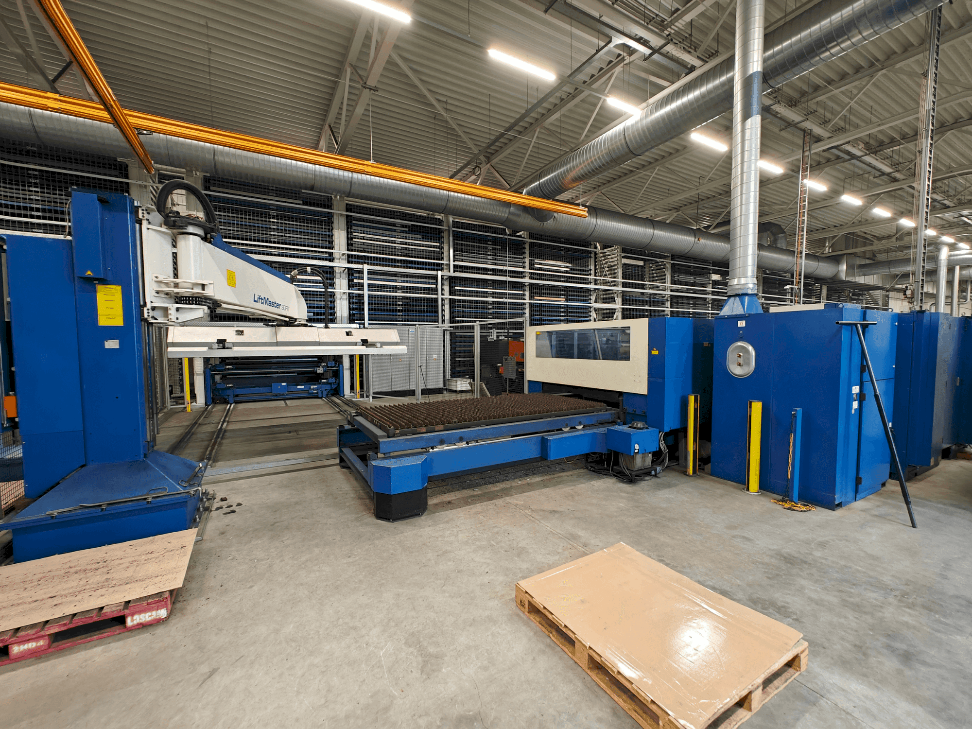 Vista frontal de la máquina TRUMPF Trumatic L3050