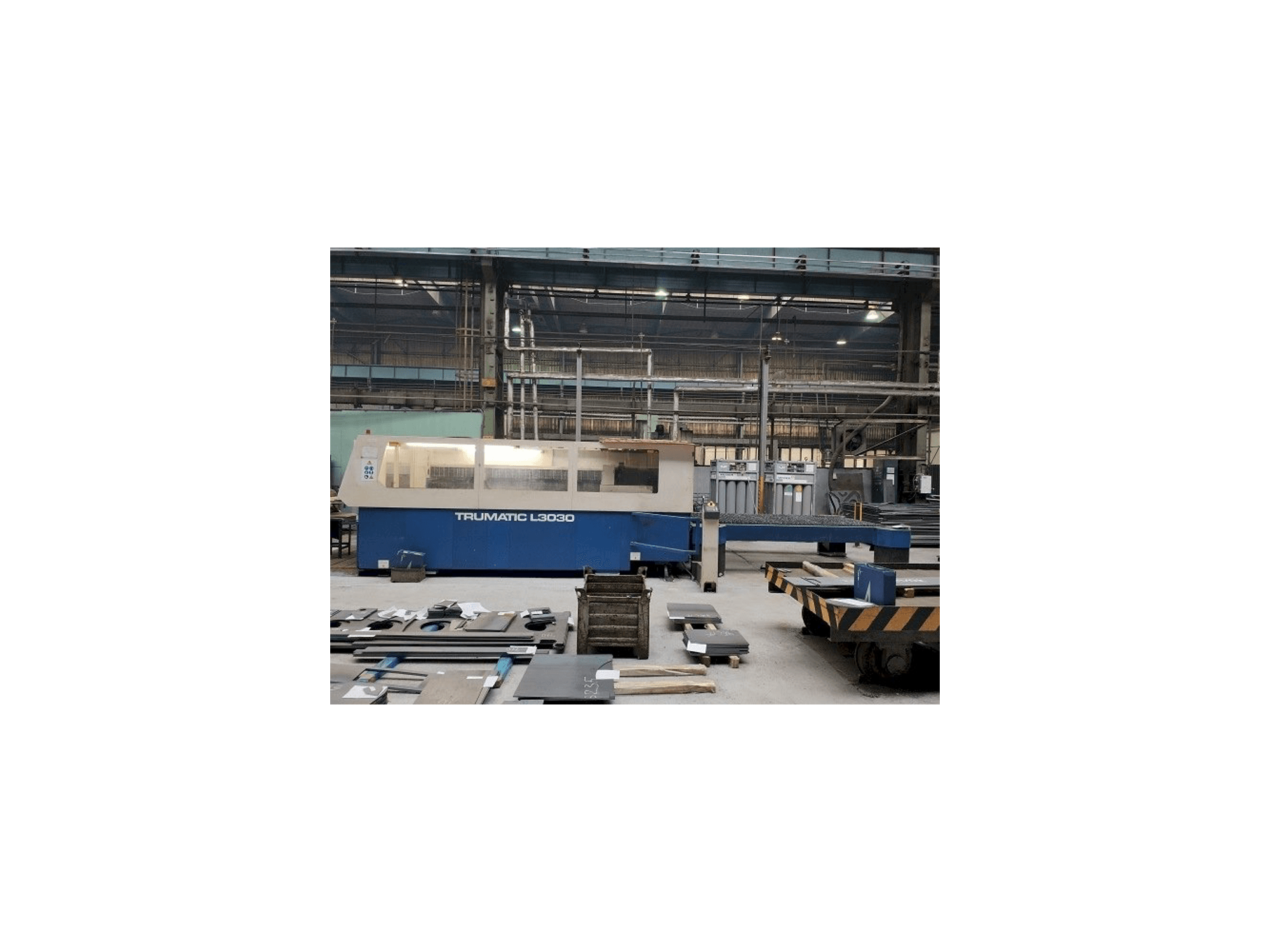 Vista frontal de la máquina Trumpf TRUMATIC L 3030